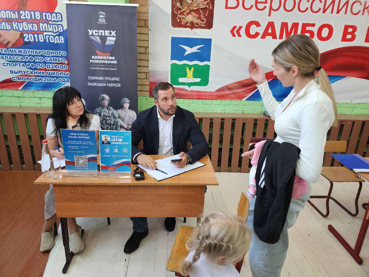 чехов, село молоди, выездная администрация, встреча с жителями, обращения граждан, улица парковая, ремонт дороги, восстановление покрытия, дорожный ремонт, отсыпка щебнем и крошкой, укладка асфальта, многодетная мать, Татьяна Желтова, мбу чеховское благоустройство,заявка на ремонт,