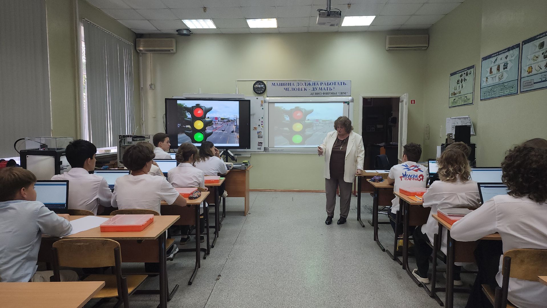 пушкинский округ, правдинский, образовательный комплекс, точка роста, програмирование, учащиеся, робототехника,язык программирования, светодиоды, светофор, предпрофессиональные классы,