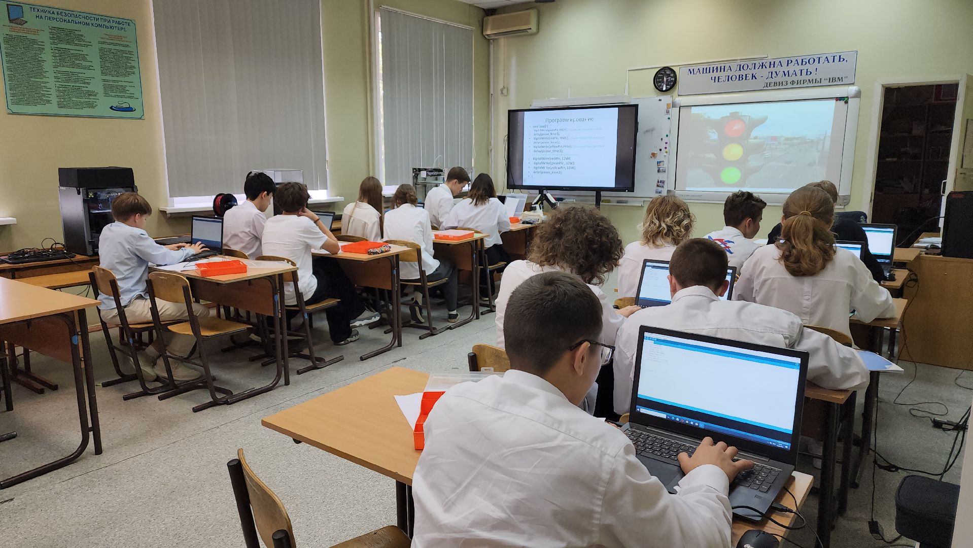 пушкинский округ, правдинский, образовательный комплекс, точка роста, програмирование, учащиеся, робототехника,язык программирования, светодиоды, светофор, предпрофессиональные классы,