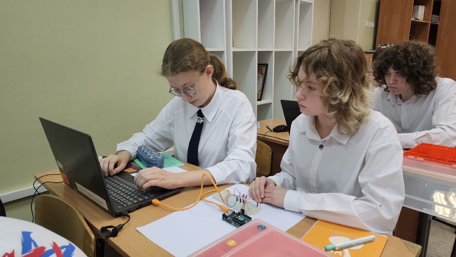 пушкинский округ, правдинский, образовательный комплекс, точка роста, програмирование, учащиеся, робототехника,язык программирования, светодиоды, светофор, предпрофессиональные классы,