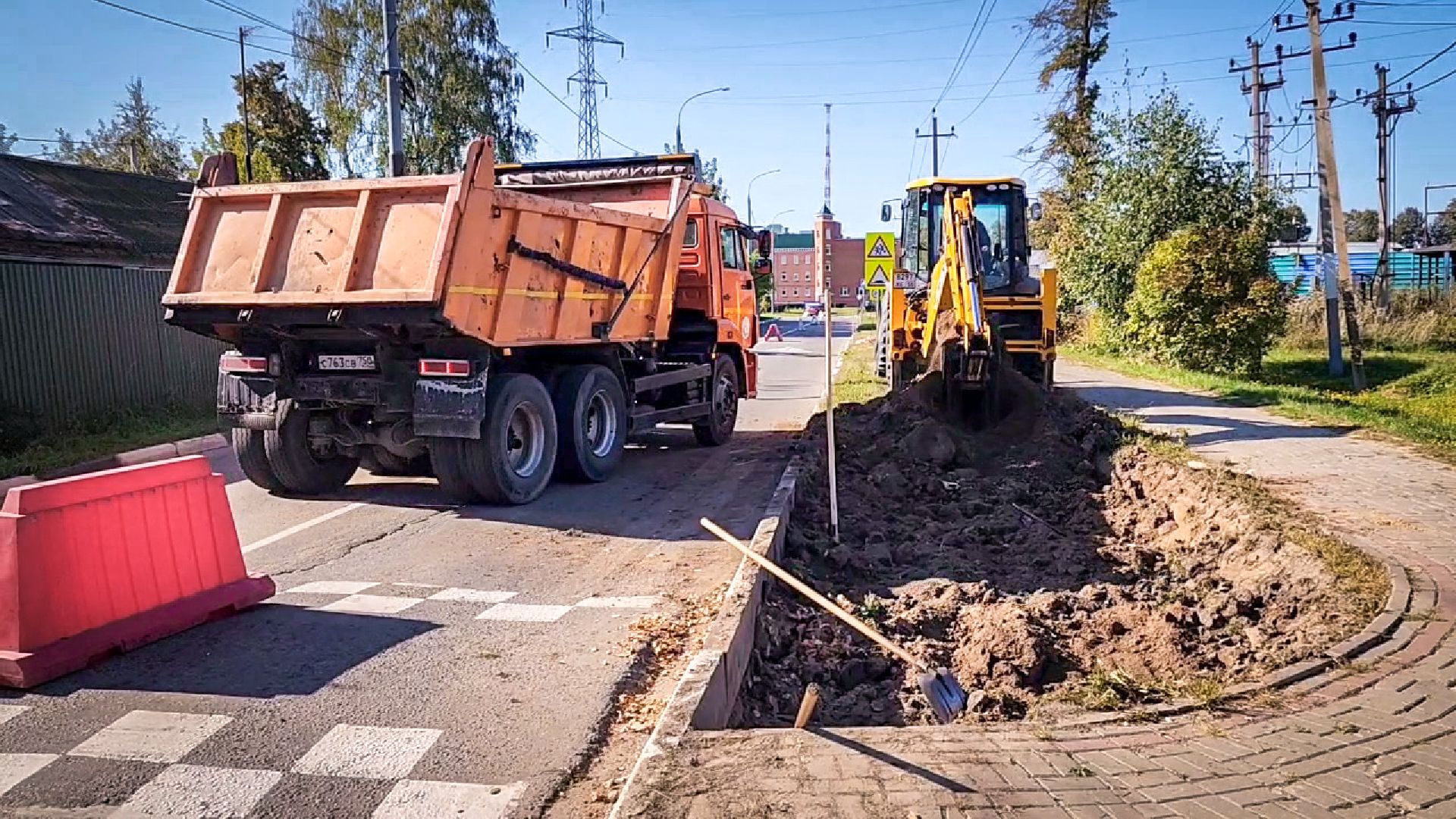 бронницы, новая парковка в бронницах, строительство заездного кармана в бронницах,