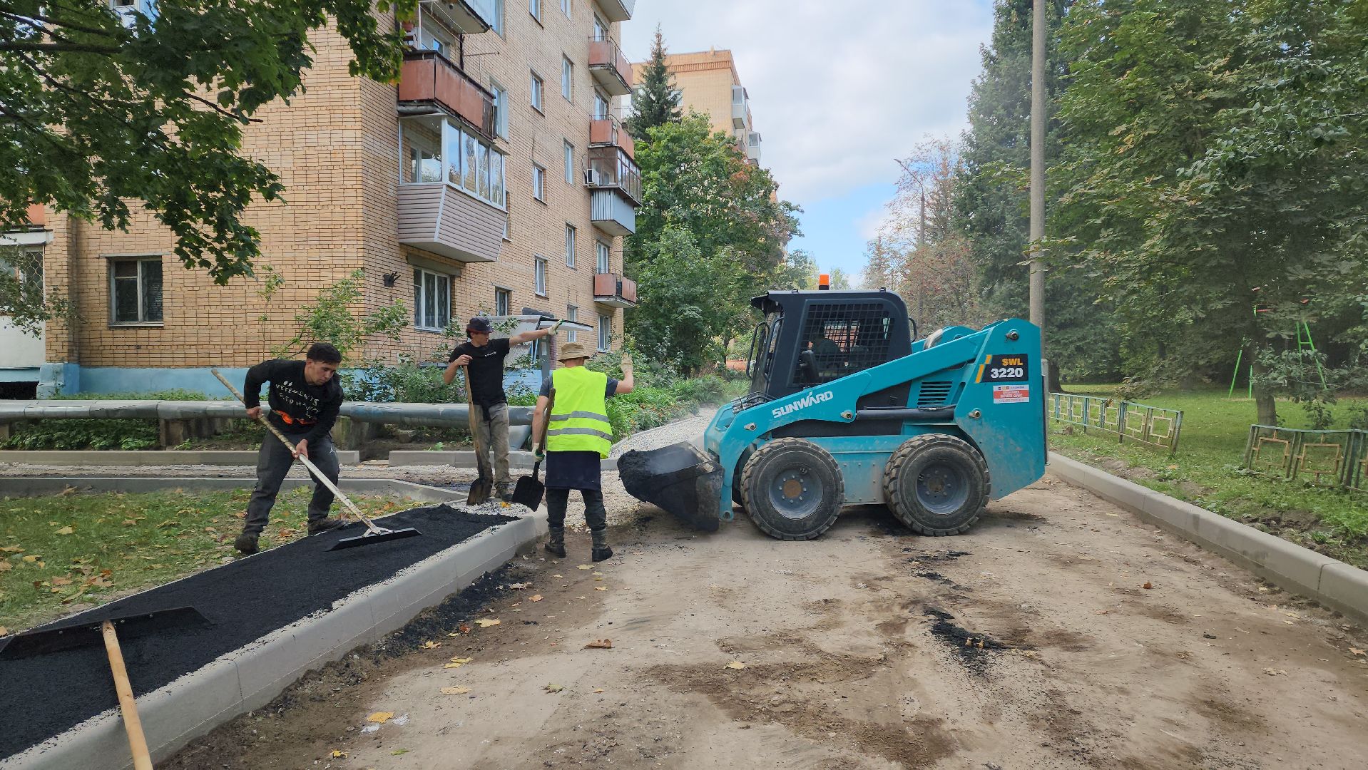 Асфальтирование , новый асфальт, Лобня, Благоустройство дворов ,