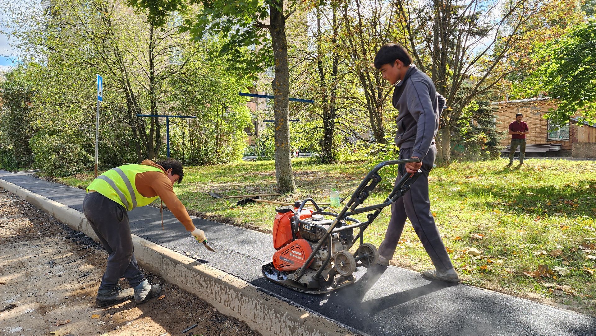 Асфальтирование , новый асфальт, Лобня, Благоустройство дворов ,
