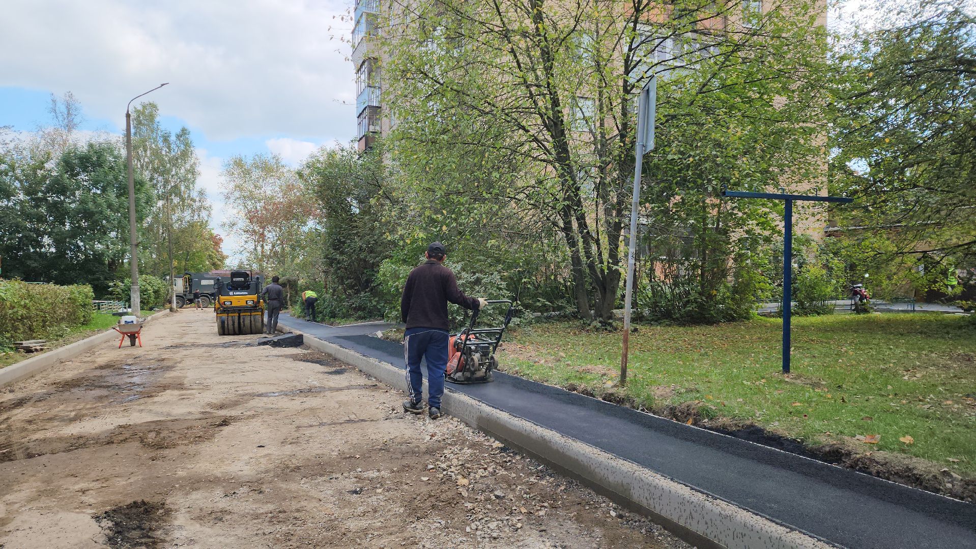 Асфальтирование , новый асфальт, Лобня, Благоустройство дворов ,