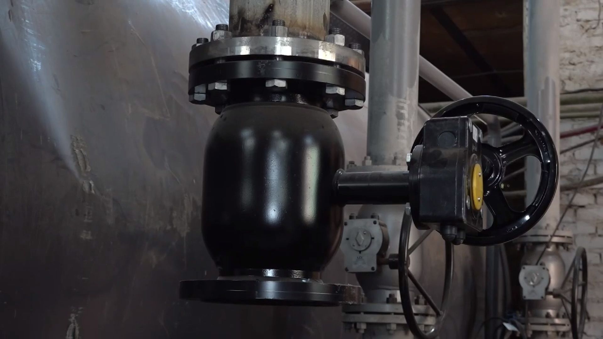 чехов, микрорайон венюково, улица гагарина, котельная 4, реконструкция, модернизация, новые котлы, насосы, замена и ремонт оборудования, подготовка к отопительному сезону, губернатор московской области, глава округа михаил собакин, программа модернизации объектов теплоснабжения, монтаж трубопроводов, ремонт теплосети,