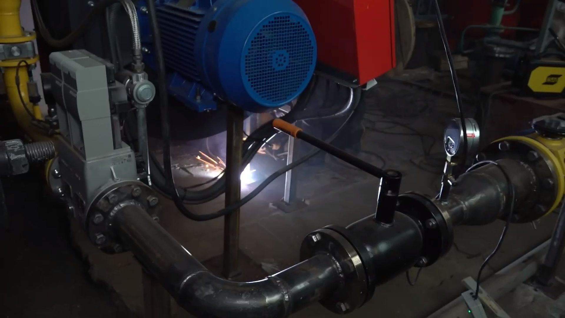 чехов, микрорайон венюково, улица гагарина, котельная 4, реконструкция, модернизация, новые котлы, насосы, замена и ремонт оборудования, подготовка к отопительному сезону, губернатор московской области, глава округа михаил собакин, программа модернизации объектов теплоснабжения, монтаж трубопроводов, ремонт теплосети,