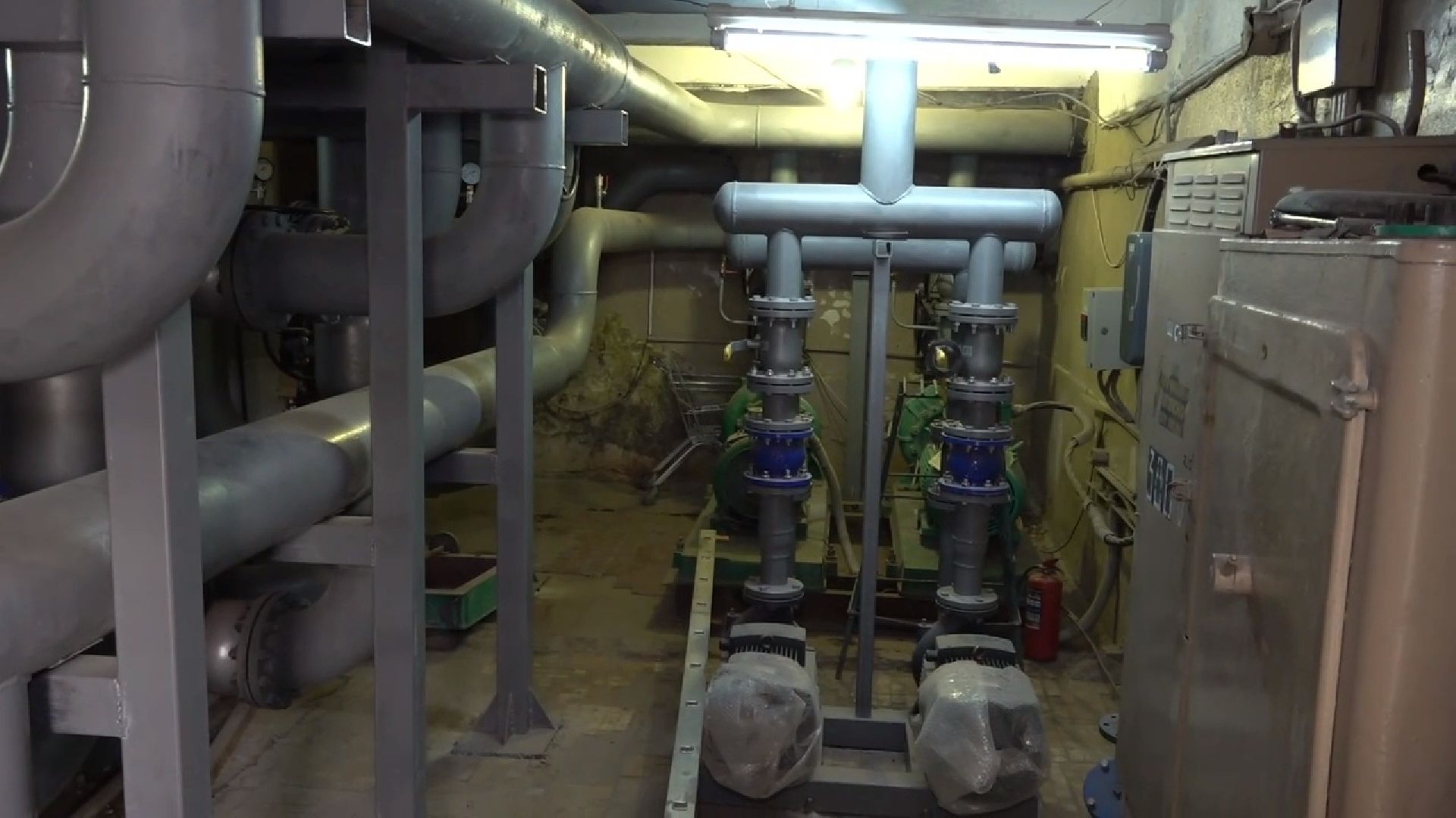 чехов, микрорайон венюково, улица гагарина, котельная 4, реконструкция, модернизация, новые котлы, насосы, замена и ремонт оборудования, подготовка к отопительному сезону, губернатор московской области, глава округа михаил собакин, программа модернизации объектов теплоснабжения, монтаж трубопроводов, ремонт теплосети,