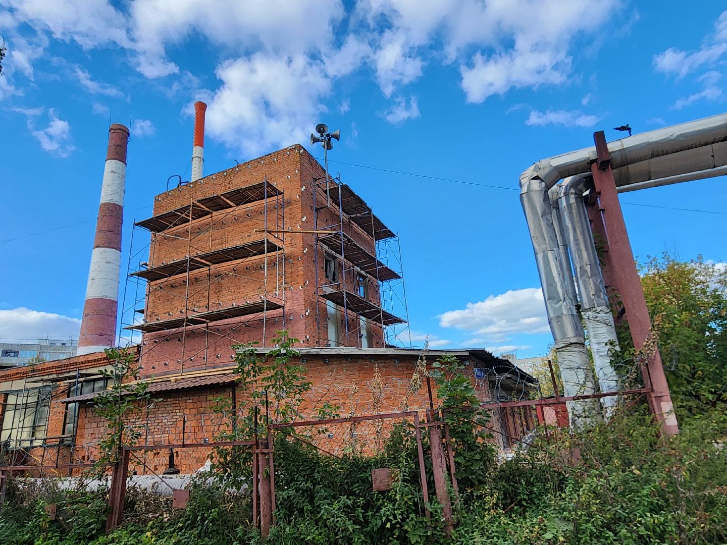 чехов, микрорайон венюково, улица гагарина, котельная 4, реконструкция, модернизация, новые котлы, насосы, замена и ремонт оборудования, подготовка к отопительному сезону, губернатор московской области, глава округа михаил собакин, программа модернизации объектов теплоснабжения, монтаж трубопроводов, ремонт теплосети,