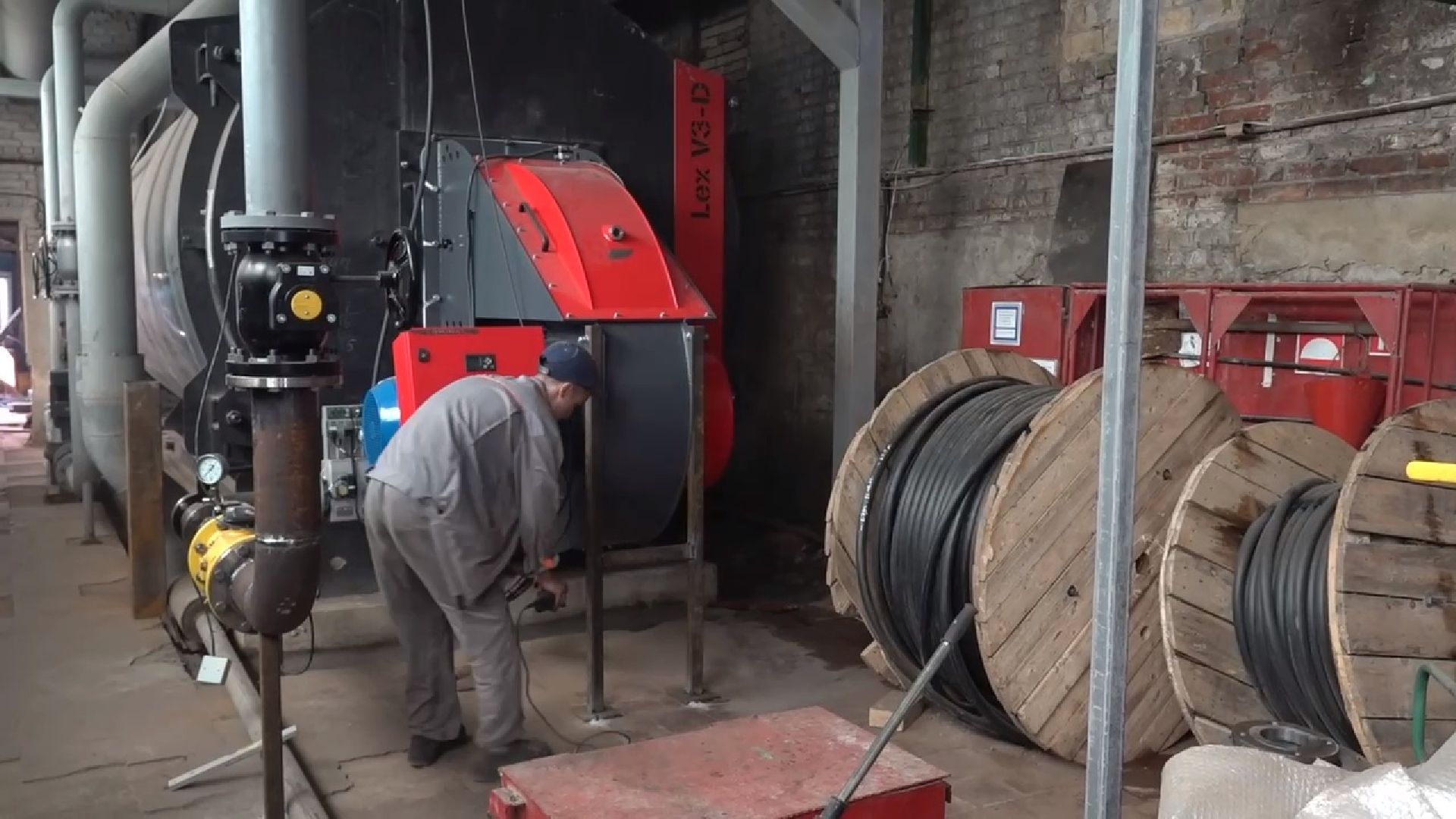 чехов, микрорайон венюково, улица гагарина, котельная 4, реконструкция, модернизация, новые котлы, насосы, замена и ремонт оборудования, подготовка к отопительному сезону, губернатор московской области, глава округа михаил собакин, программа модернизации объектов теплоснабжения, монтаж трубопроводов, ремонт теплосети,