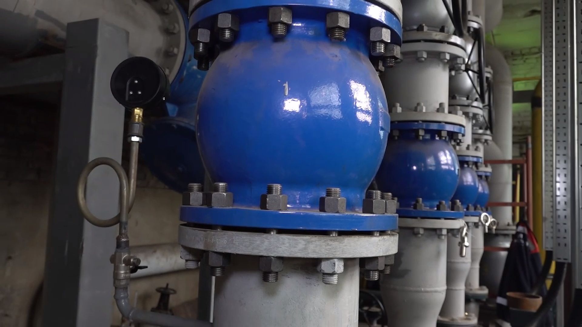 чехов, микрорайон венюково, улица гагарина, котельная 4, реконструкция, модернизация, новые котлы, насосы, замена и ремонт оборудования, подготовка к отопительному сезону, губернатор московской области, глава округа михаил собакин, программа модернизации объектов теплоснабжения, монтаж трубопроводов, ремонт теплосети,