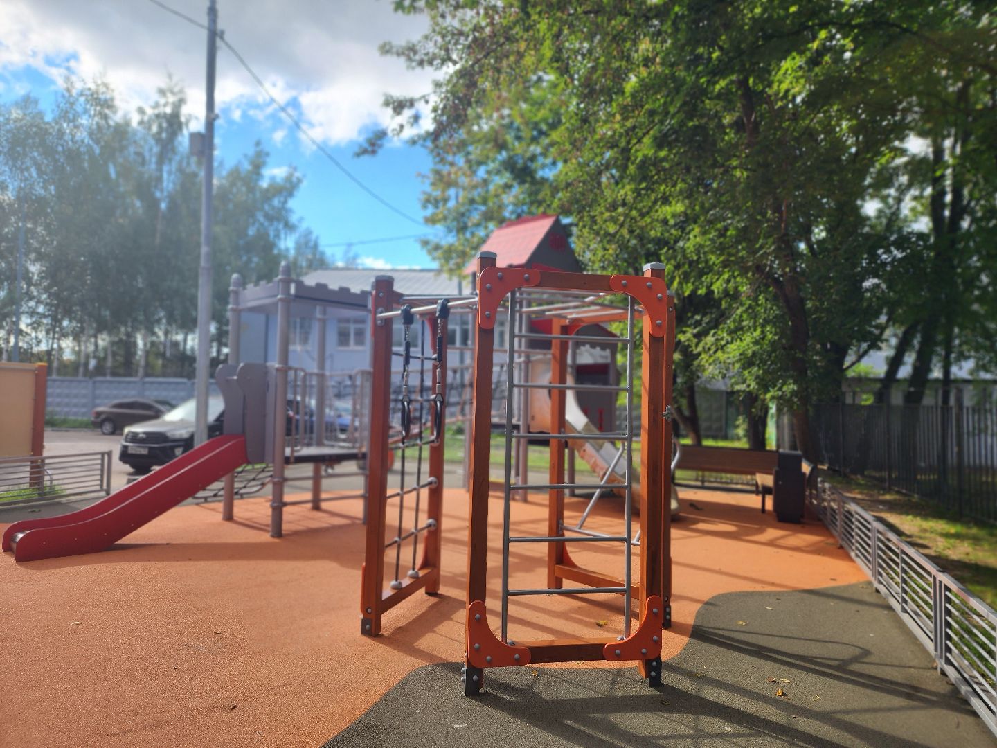 королёв, благоустройство ,  новая детская площадка на октябрьской в королеве,