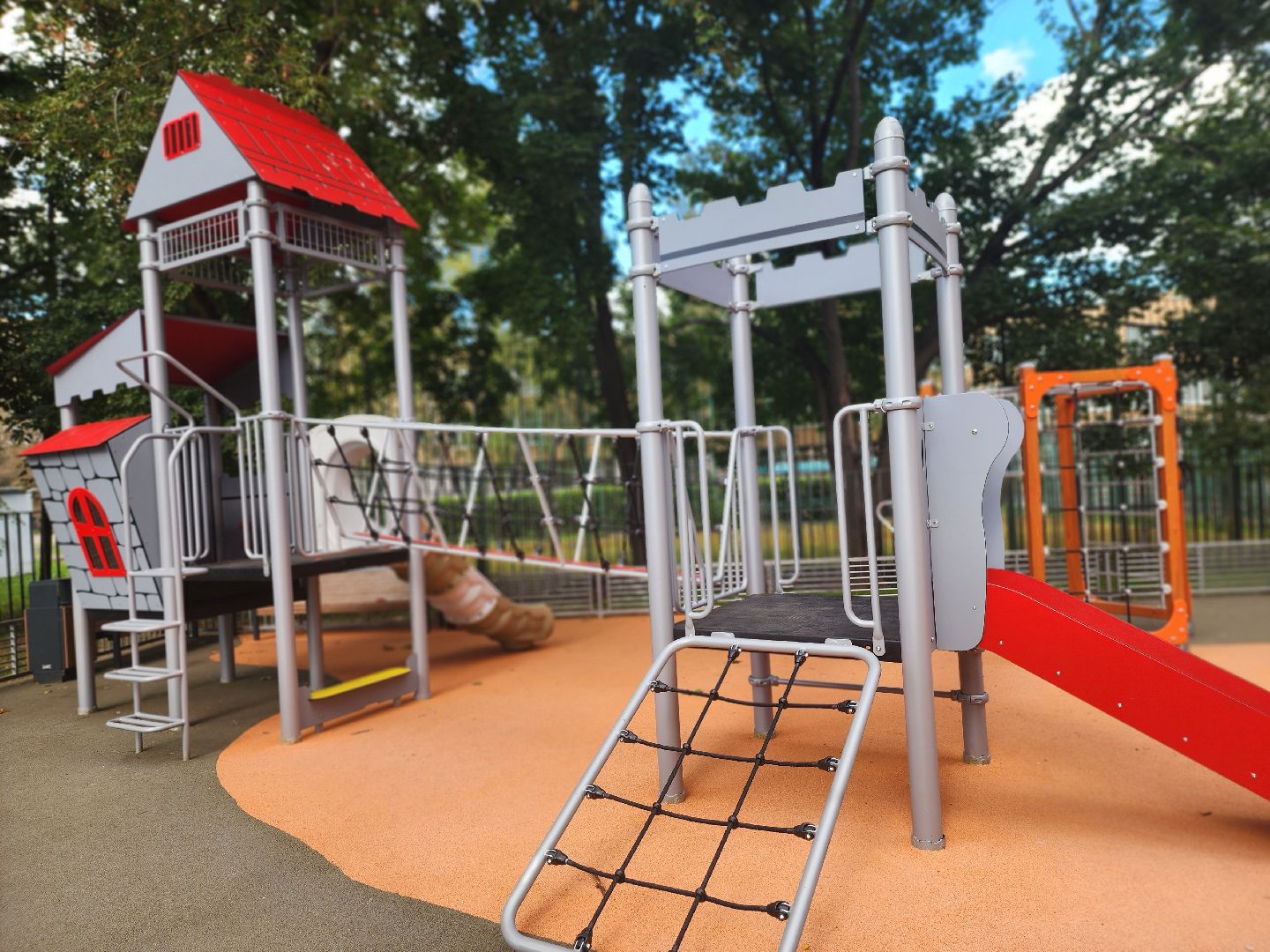 королёв, благоустройство ,  новая детская площадка на октябрьской в королеве,