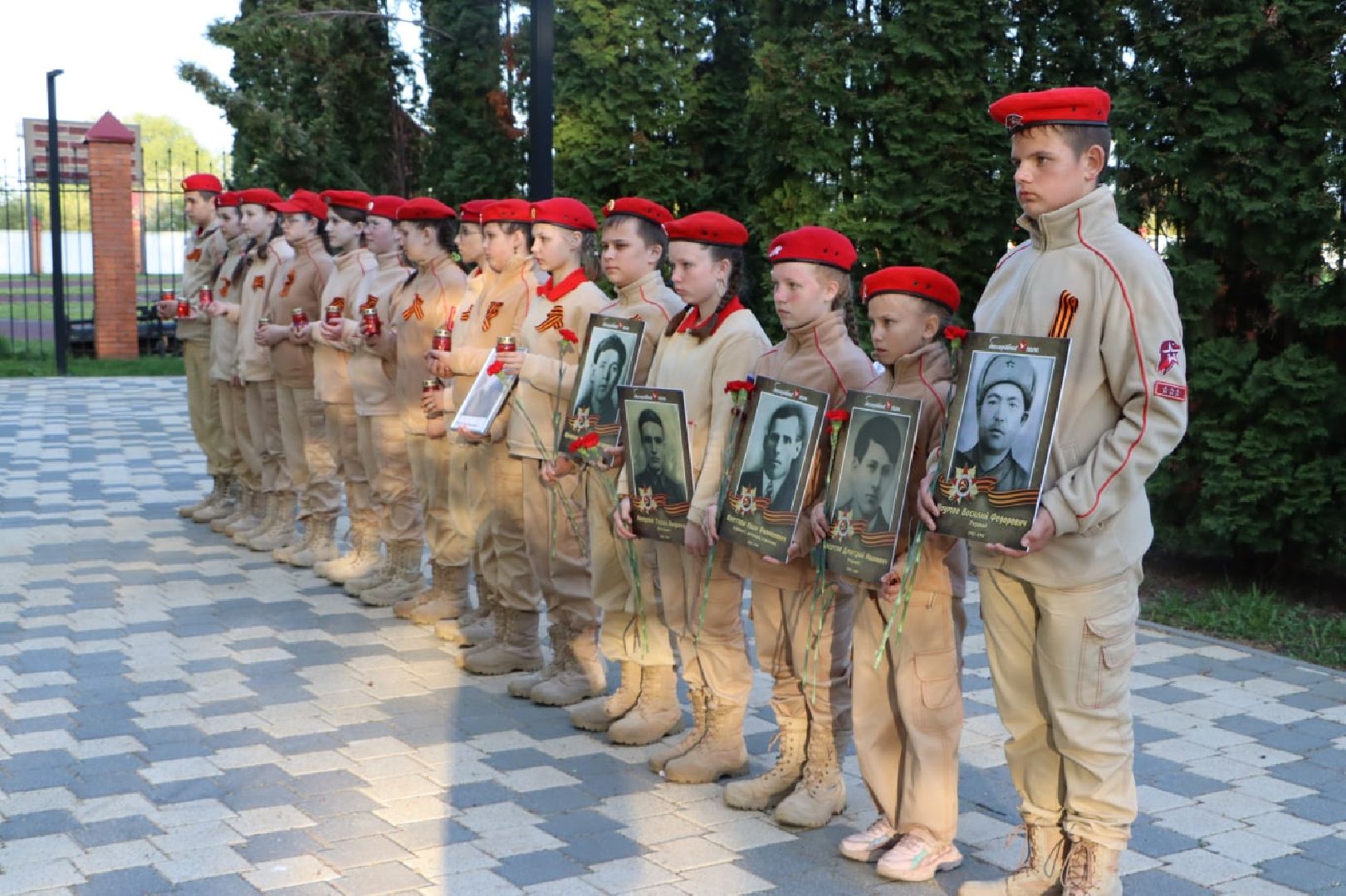 минута молчания, Серебряные пруды, Братская могила