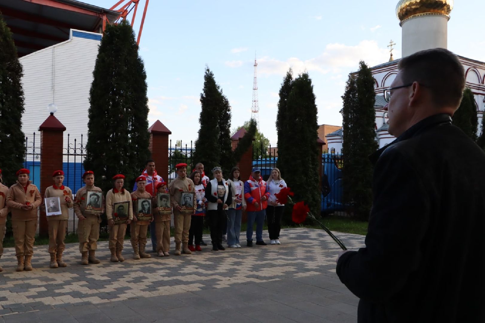 минута молчания, Серебряные пруды, Братская могила