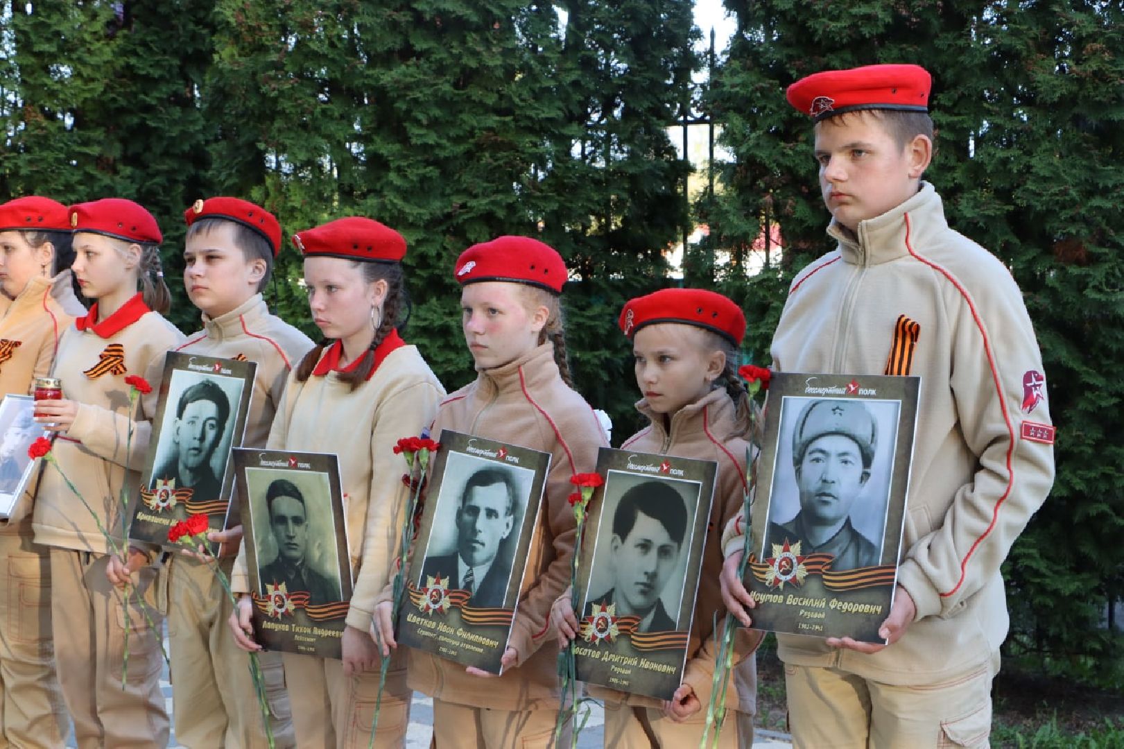 минута молчания, Серебряные пруды, Братская могила