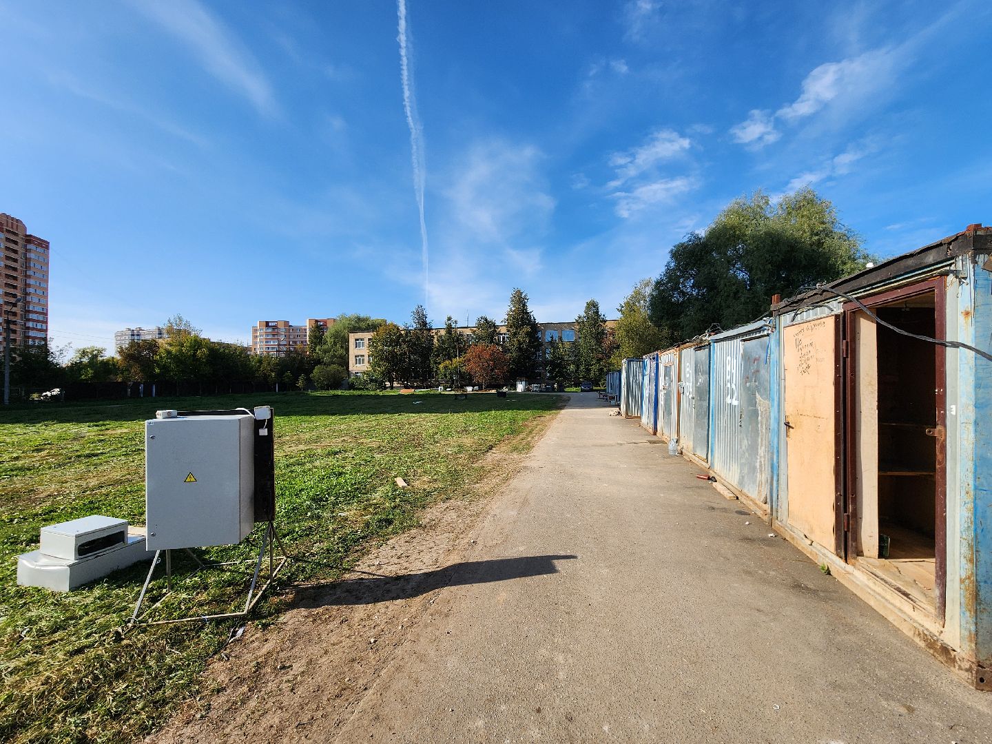 чехов, улица чехова, гимназия 2,  пристройка на 550 мест, строительство, установка ограждений, заборы, стройплощадка, госпрограмма московской области,