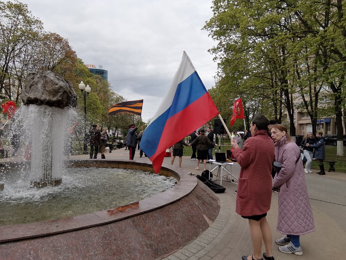 Балашиха, День Победы, 9 Мая, ветераны, герои, СВО, миниконцерт, фонтаны, агитбригада, Подмосковные вечера