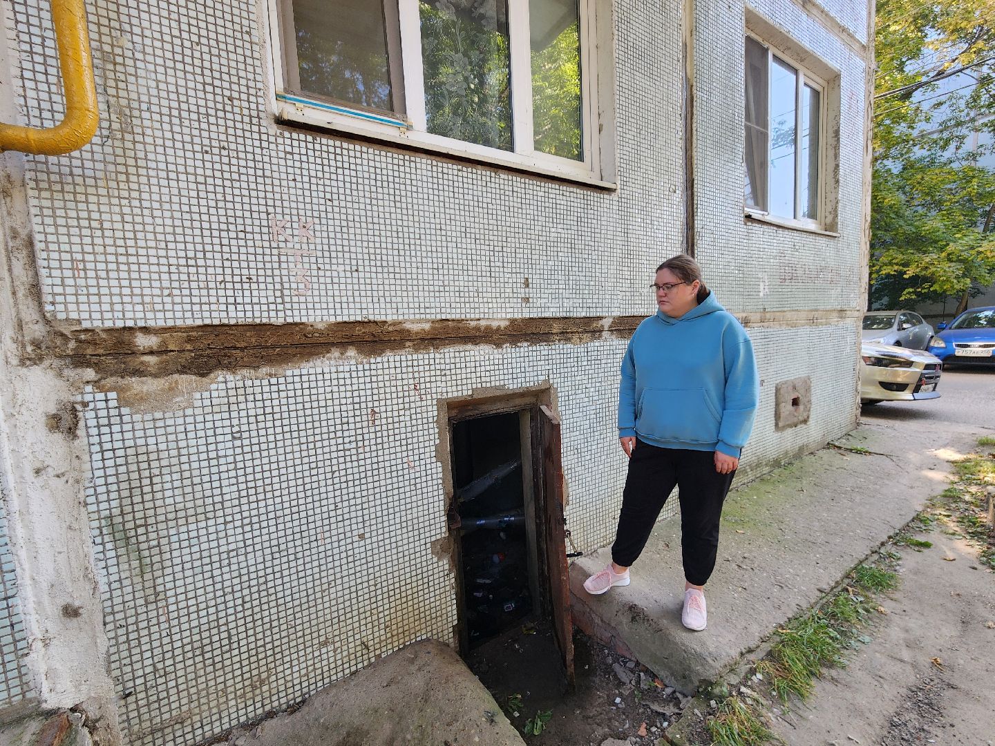 чехов, вокзальная площадь 2, пробные топки, авария в системе отопления , прорыв трубы отопления , сорвало кран отопления , заявка жителей , портал добродел, устранение аварии, ремонт и замена крана, аварийная бригада, мбу чеховское благоустройство, уборка подвала, уборка территории,