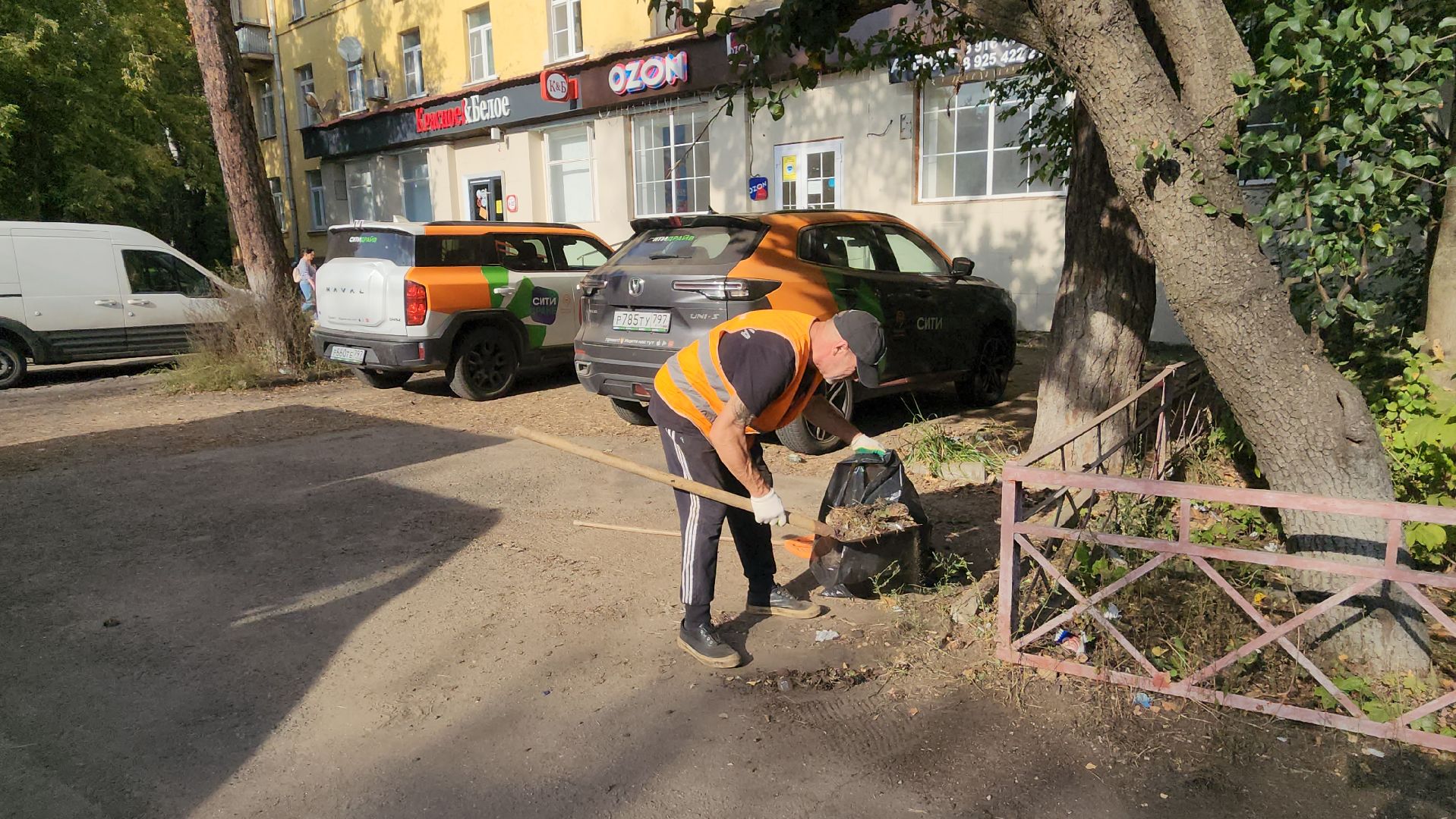 пушкино, коммунальная служба, уборка территории, мусор, листва, уборка города, уборка городских территорий,