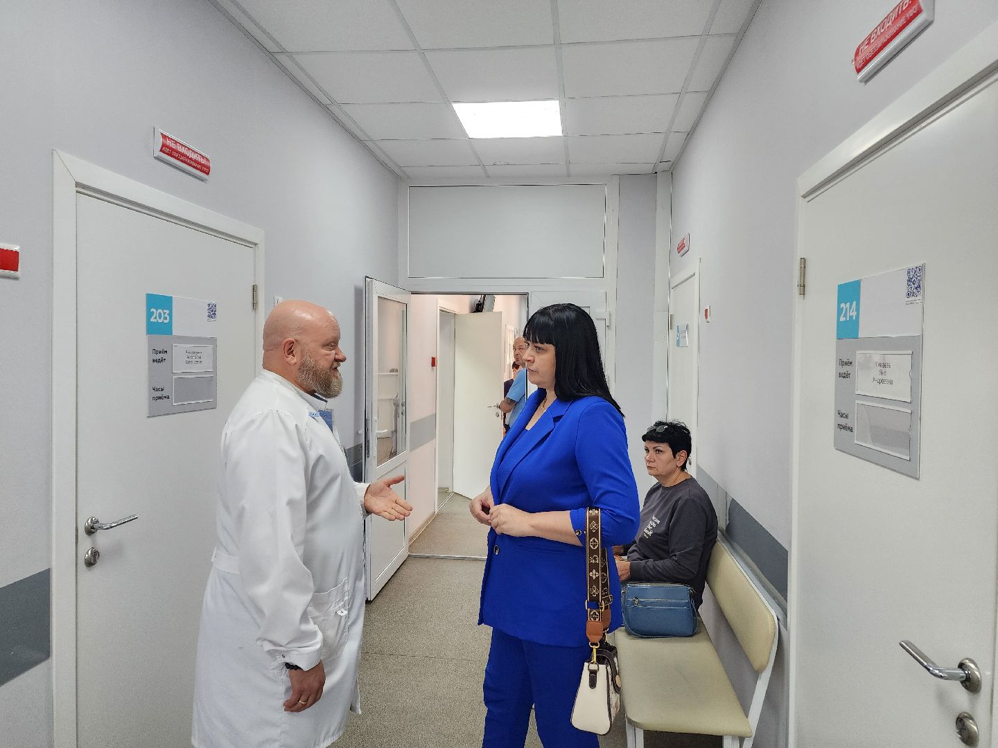 чехов, чеховская больница, поликлиники, амбулатории, стационары, фельдшерско-акушерский пункт, кьюар-коды, коды на дверях кабинетов , отдел качества, обращения пациентов, жалобы, благодарности, предложения, обратная связь, главврач чеховской больницы, андрей попов, повышение качества медуслуг,