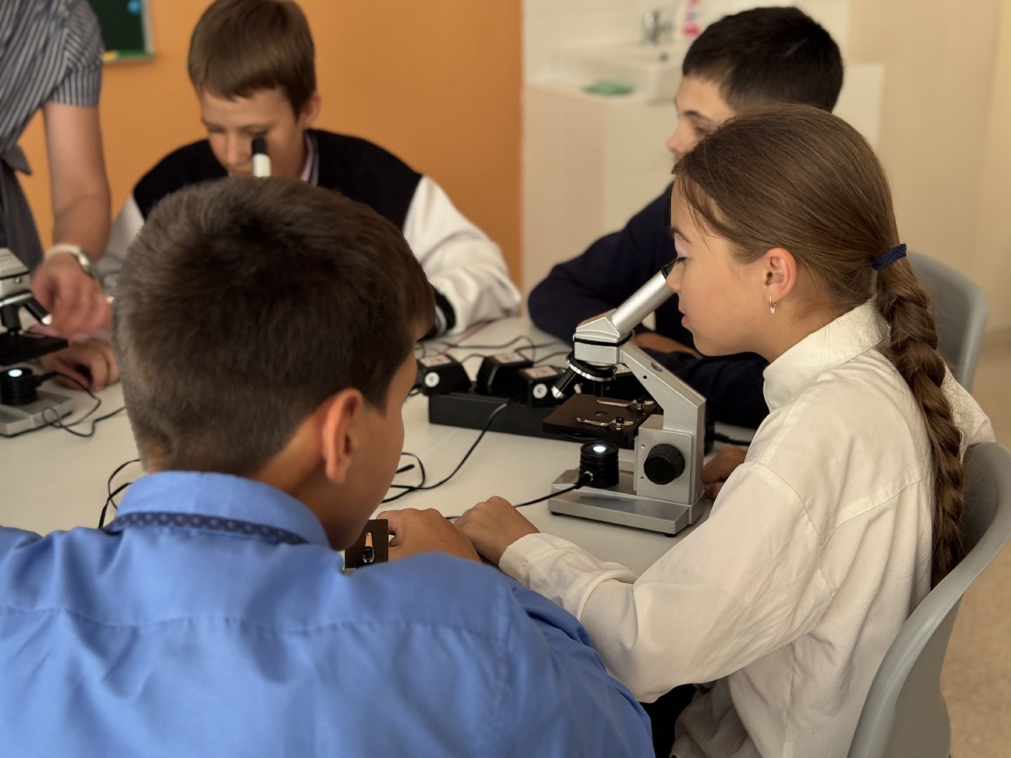 шаховская, точка роста, преподаватель биологии, биология, микроскоп,