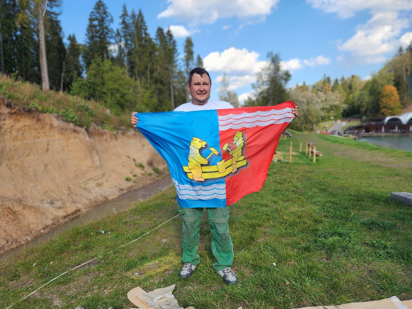 сергиев посад, сергиево-посадский городской округ, пересвет, богородское, резчик по дереву, владимир алманов, парковые скульптуры, скульптуры из дерева, скульптура из досок, скульптура из горбыля,творческая мастерская, лесной гость, хитрый лис,