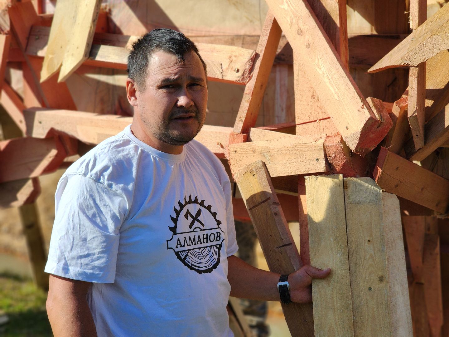 сергиев посад, сергиево-посадский городской округ, пересвет, богородское, резчик по дереву, владимир алманов, парковые скульптуры, скульптуры из дерева, скульптура из досок, скульптура из горбыля,творческая мастерская, лесной гость, хитрый лис,