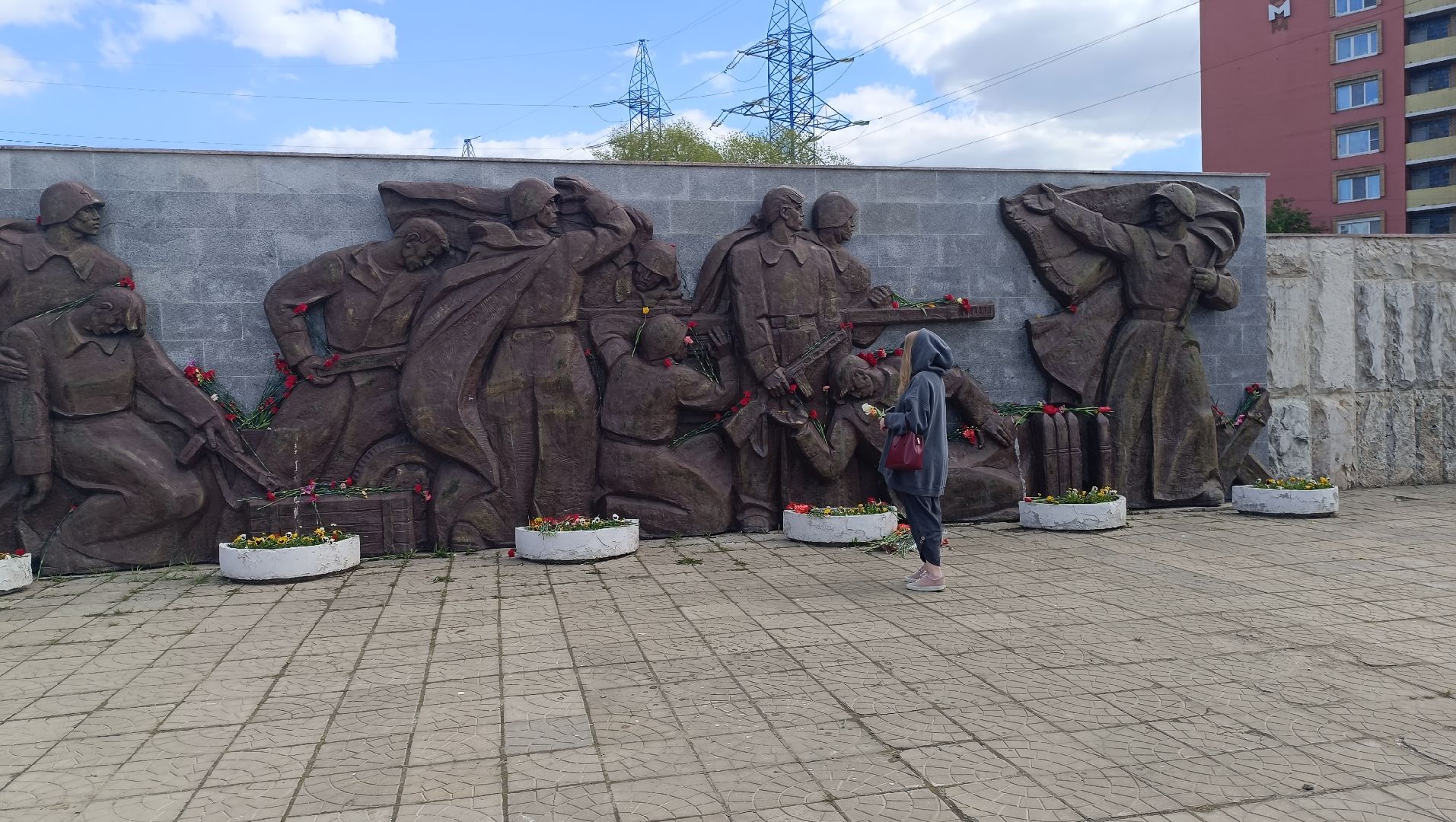 Лобня, памятник, цветы