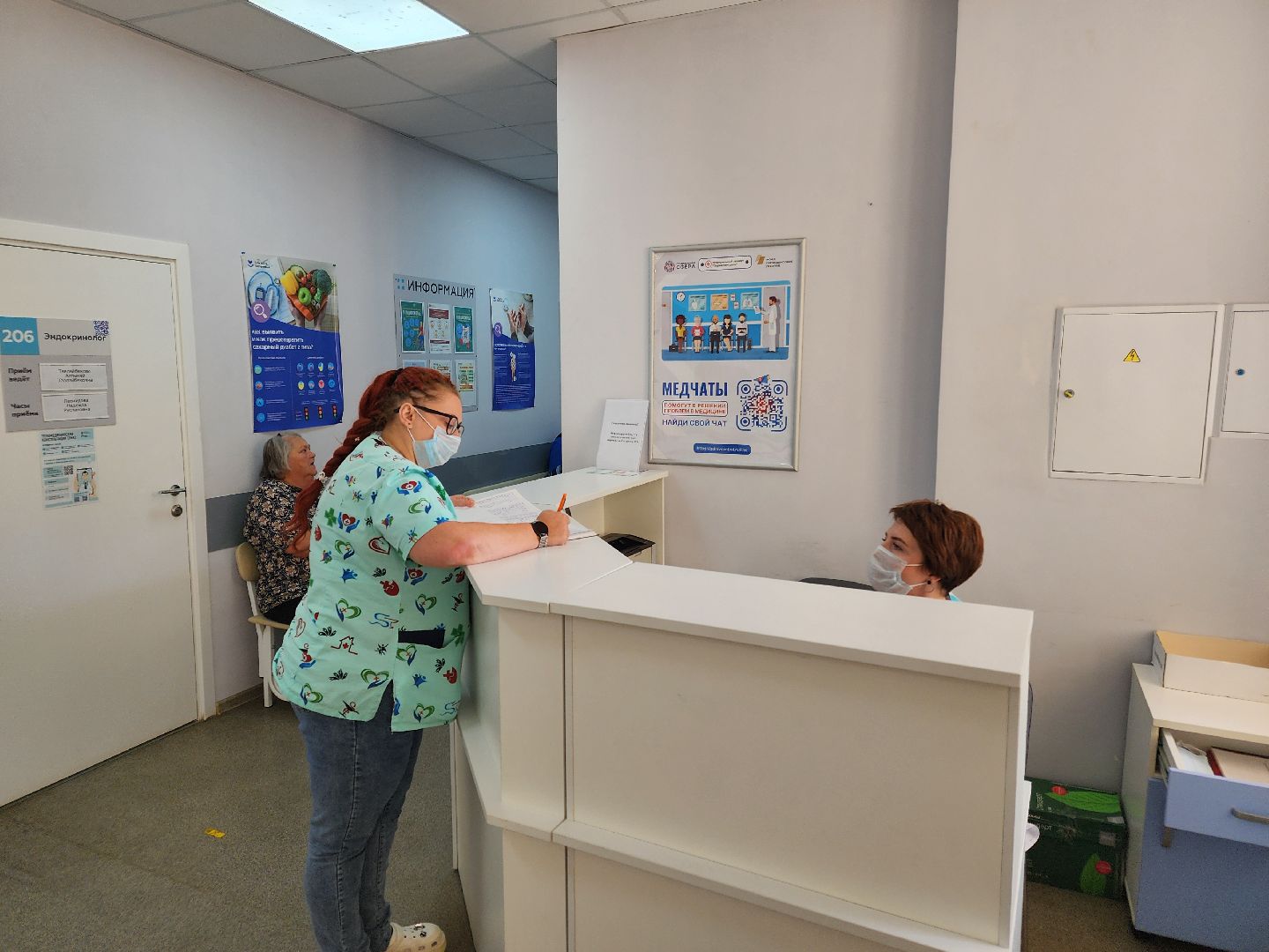 чехов, чеховская больница, поликлиники, сестринские посты, выдача справок и направлений, запись на прием к врачу, диспансерный учет, направления на анализы, разделение функционала врачей и медсестер, кьюар-коды, отдел качества, обращения пациентов, обратная связь, главврач чеховской больницы, андрей попов,