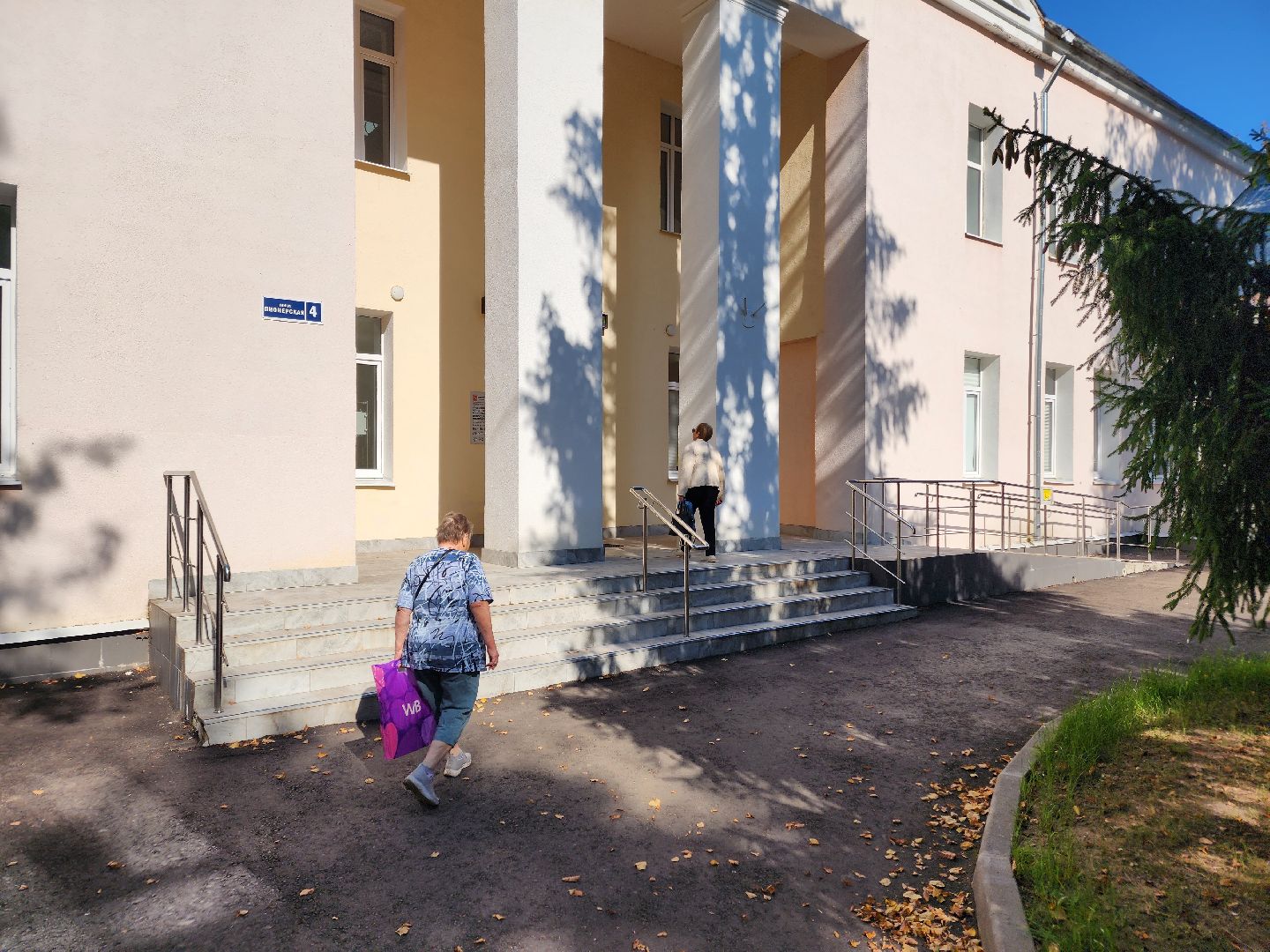 чехов, чеховская больница, поликлиники, сестринские посты, выдача справок и направлений, запись на прием к врачу, диспансерный учет, направления на анализы, разделение функционала врачей и медсестер, кьюар-коды, отдел качества, обращения пациентов, обратная связь, главврач чеховской больницы, андрей попов,