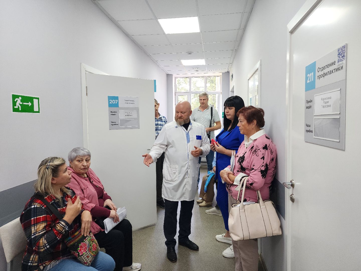 чехов, чеховская больница, поликлиники, сестринские посты, выдача справок и направлений, запись на прием к врачу, диспансерный учет, направления на анализы, разделение функционала врачей и медсестер, кьюар-коды, отдел качества, обращения пациентов, обратная связь, главврач чеховской больницы, андрей попов,