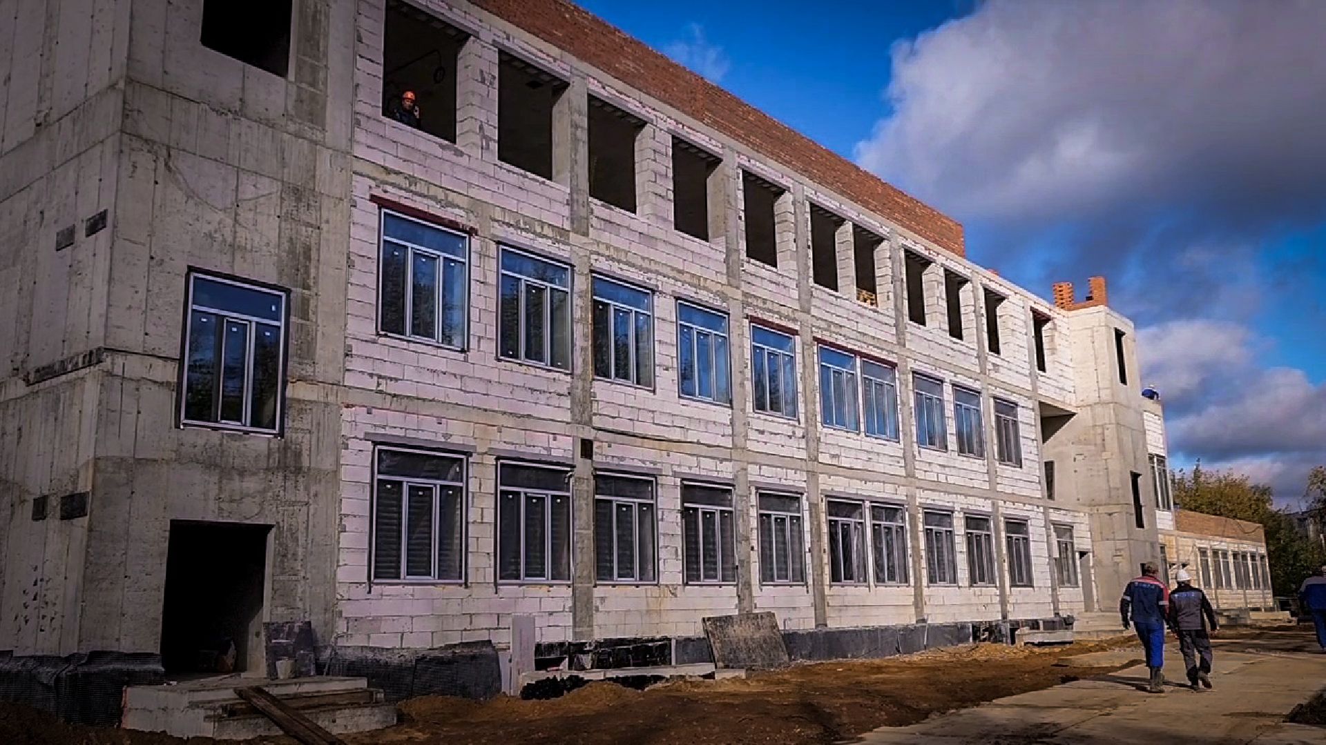 строительство пристройки к лицею в бронницах, бронницы , новый корпус лицея в бронницах, устройство кровли ,