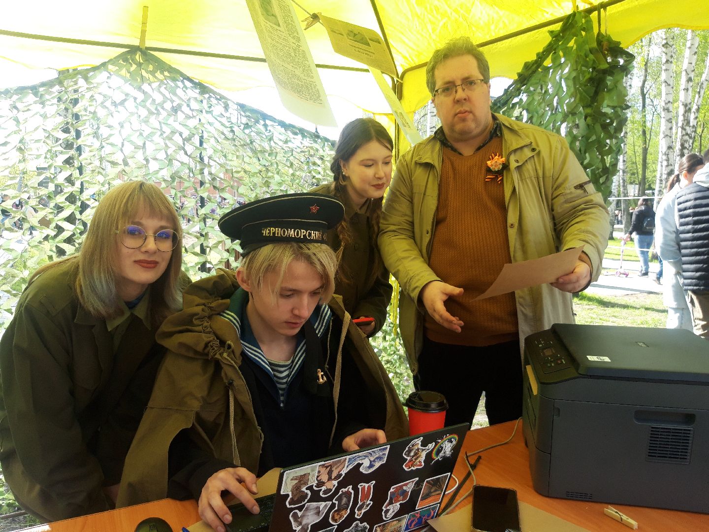 помощь людям, праздники, волонтеры,