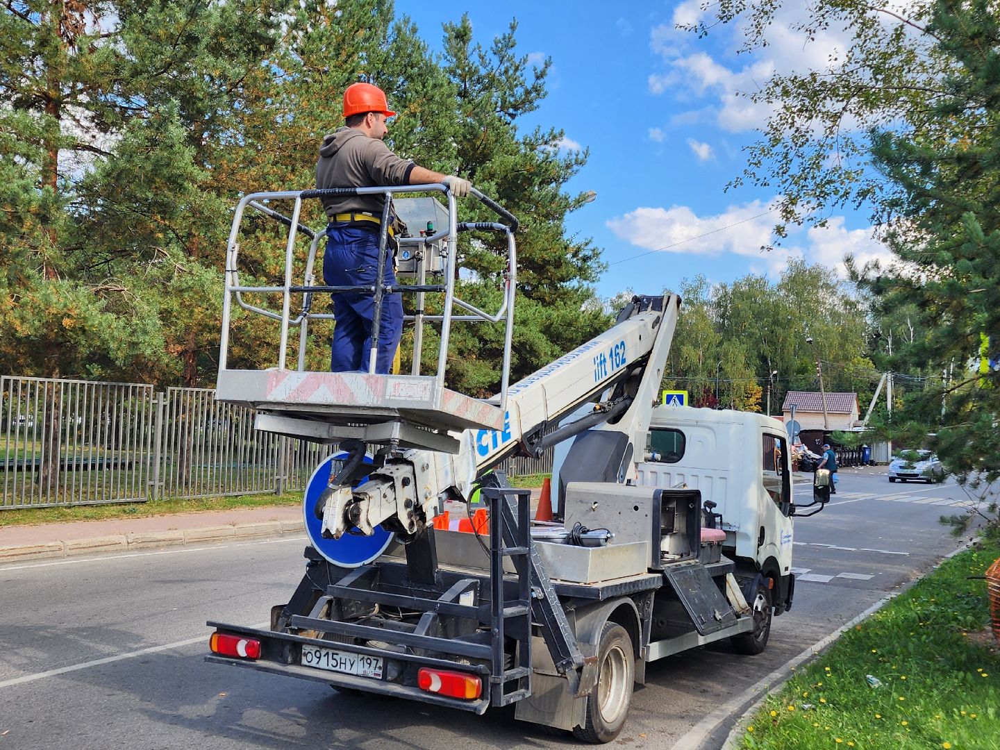 чехов, улица полиграфистов, уличное освещение, наружное освещение, замена светильников, ремонт фонарей, ремонт электропроводки,мбу чеховское благоустройство, содержание дорог, мосавтодор, портал добродел, обращения жителей,