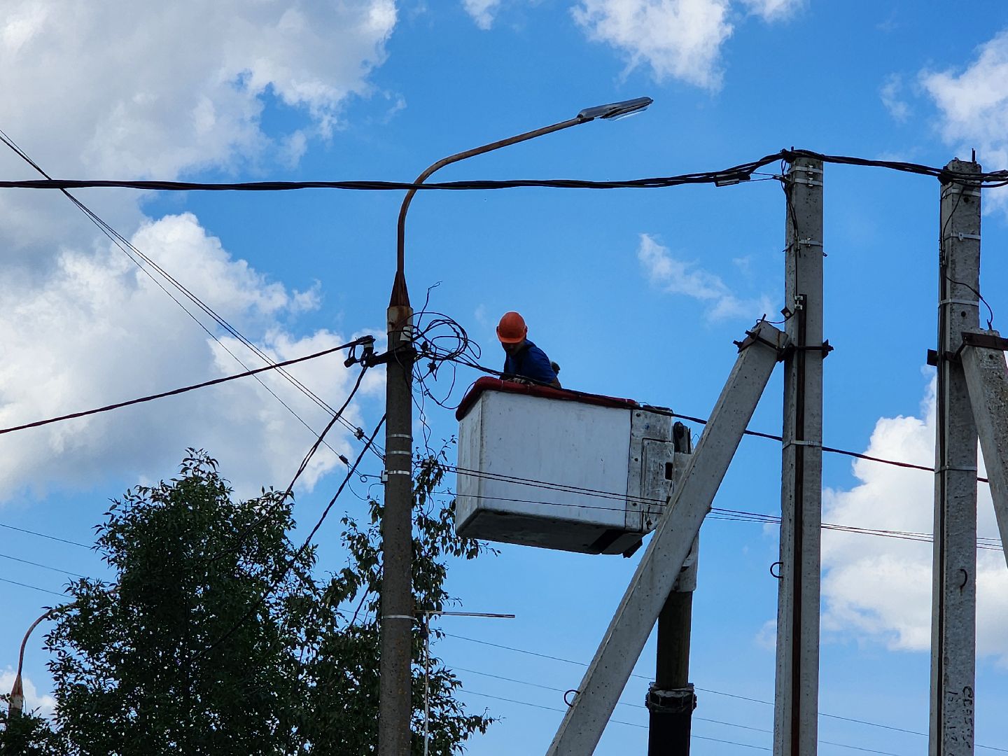чехов, улица полиграфистов, уличное освещение, наружное освещение, замена светильников, ремонт фонарей, ремонт электропроводки,мбу чеховское благоустройство, содержание дорог, мосавтодор, портал добродел, обращения жителей,