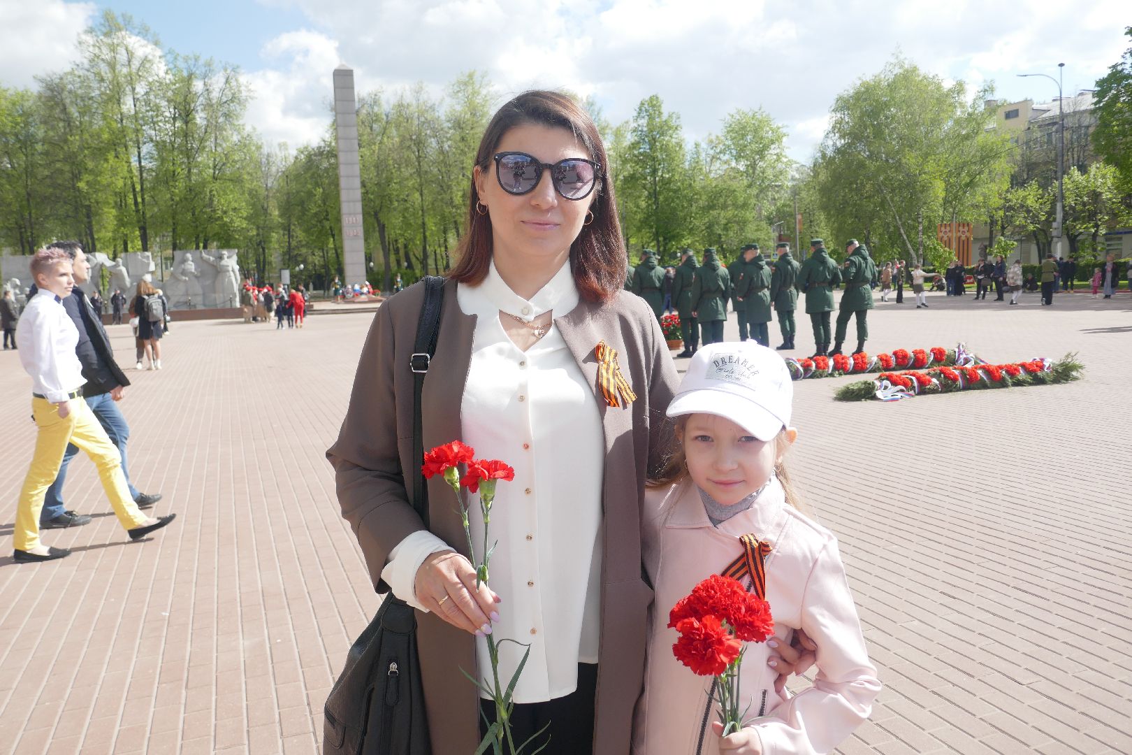Подольск, возложение цветов, День Победы, семья