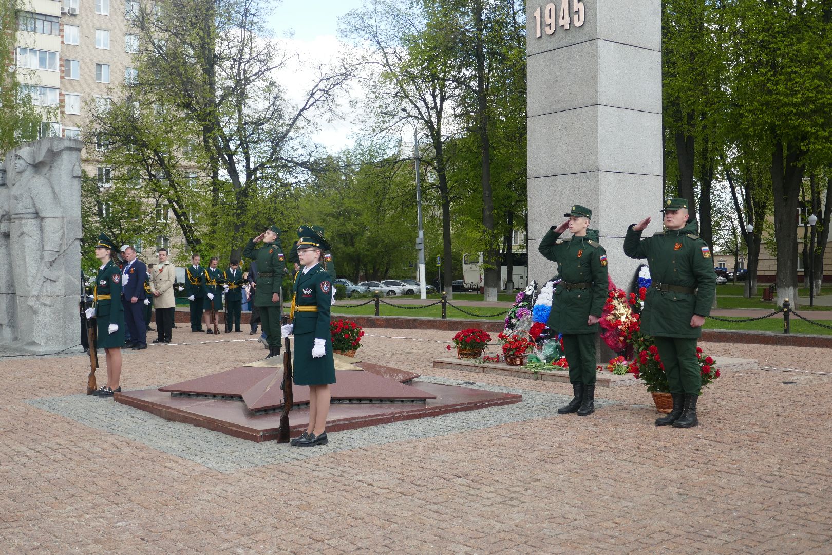 Подольск, возложение цветов, День Победы, семья