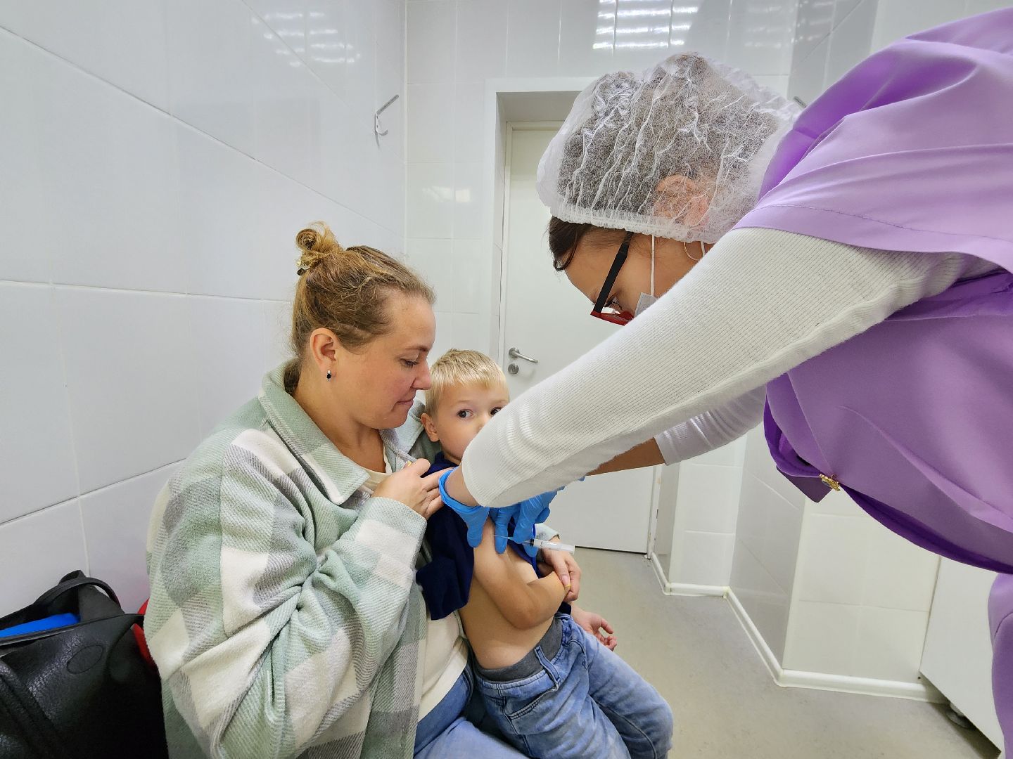 чехов, чеховская больница, вакцинация, прививочная кампания, прививки от гриппа, прививки от пневмонии, препараты от гриппа, совигрипп, флю-м, ультрикс квадри, вакцинация детей, вакцинация взрослых жителей, главврач чеховской больницы, андрей попов, глава округа михаил собакин,статистика,