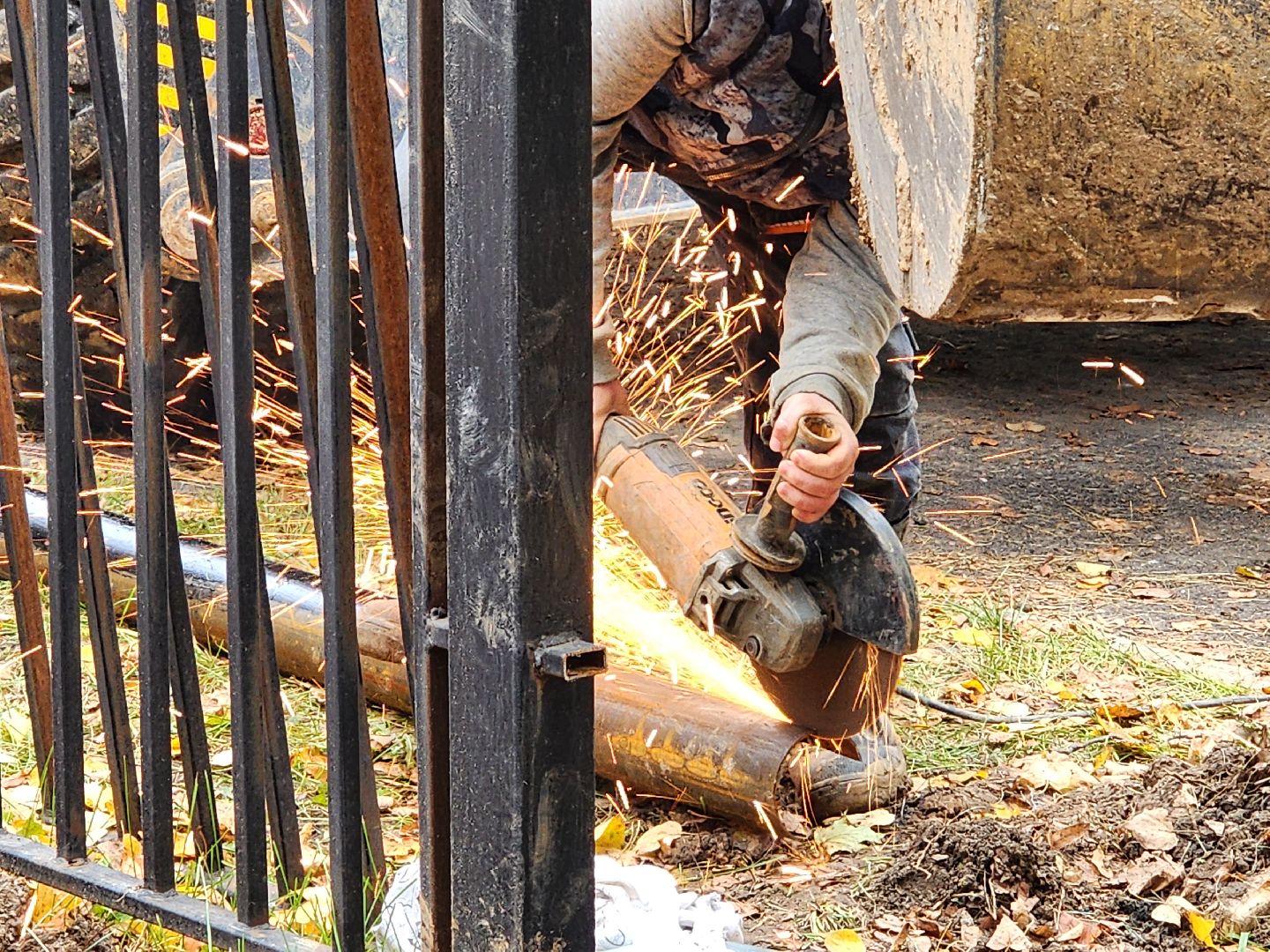 чехов, микрорайон полиграфкомбинат, авария на теплосети, утечка теплоносителя, прорыв трубы отопления, ликвидация аварии,   обращения жителей, портал добродел, устранение утечки, глава округа михаил собакин, поручение главы округа, мп жкх чеховского района, жилые дома, социальные объекты,аварийная бригада, спецтехника,