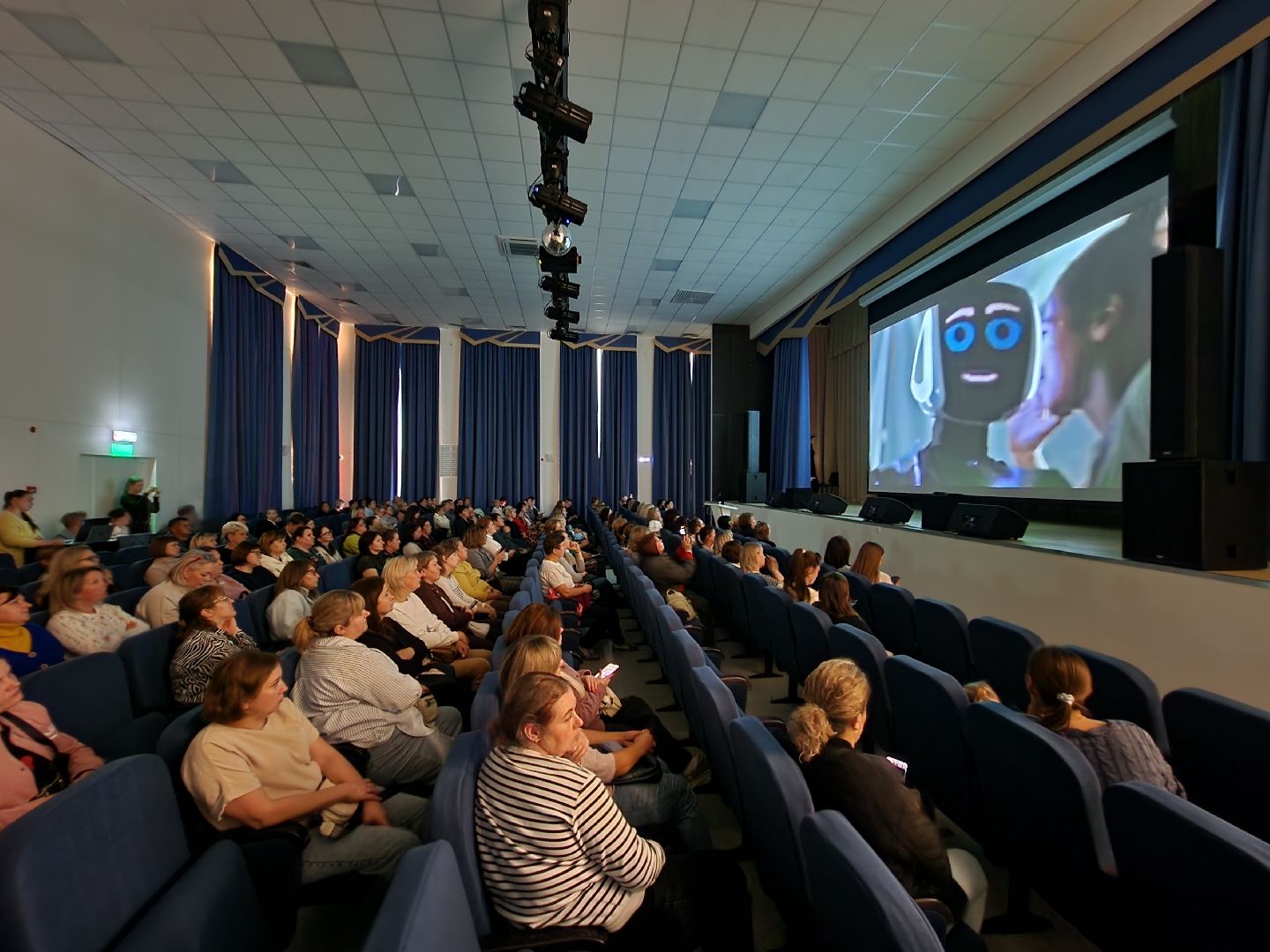 чехов, гимназия 7,совет родителей, родительские комитеты, встреча с родителями школьников,  дополнительное образование, обсуждения, доклады, внеурочная деятельность, благотворительные проекты, акции, военно-патриотические клубы, движение первых, конкурсы, лариса сулима, первый заместитель министра образования подмосковья, заместитель главы округа, надежда чернятина, управление образования, ирина заболотнева,искусственный интеллект, воспитание детей,