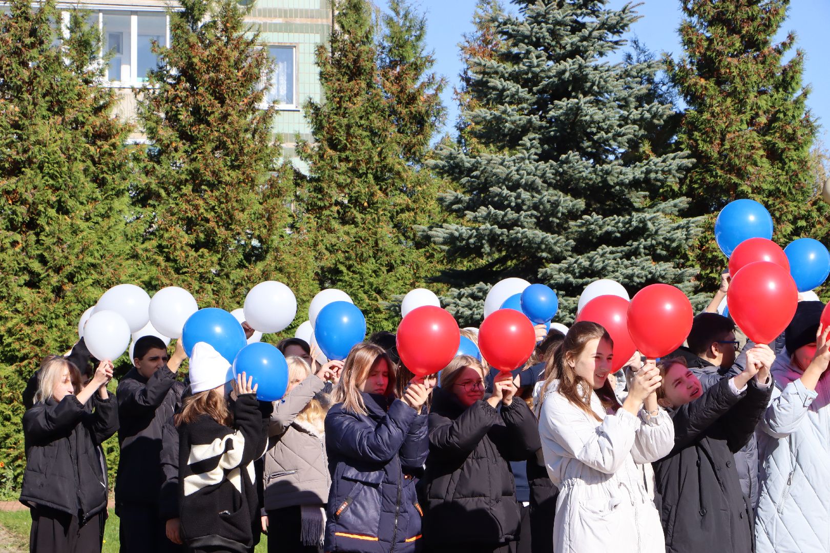 день воссоединения, серебряные пруды,  молодая гвардия серебряные пруды, флешмоб, школа чуйкова, новые территории,