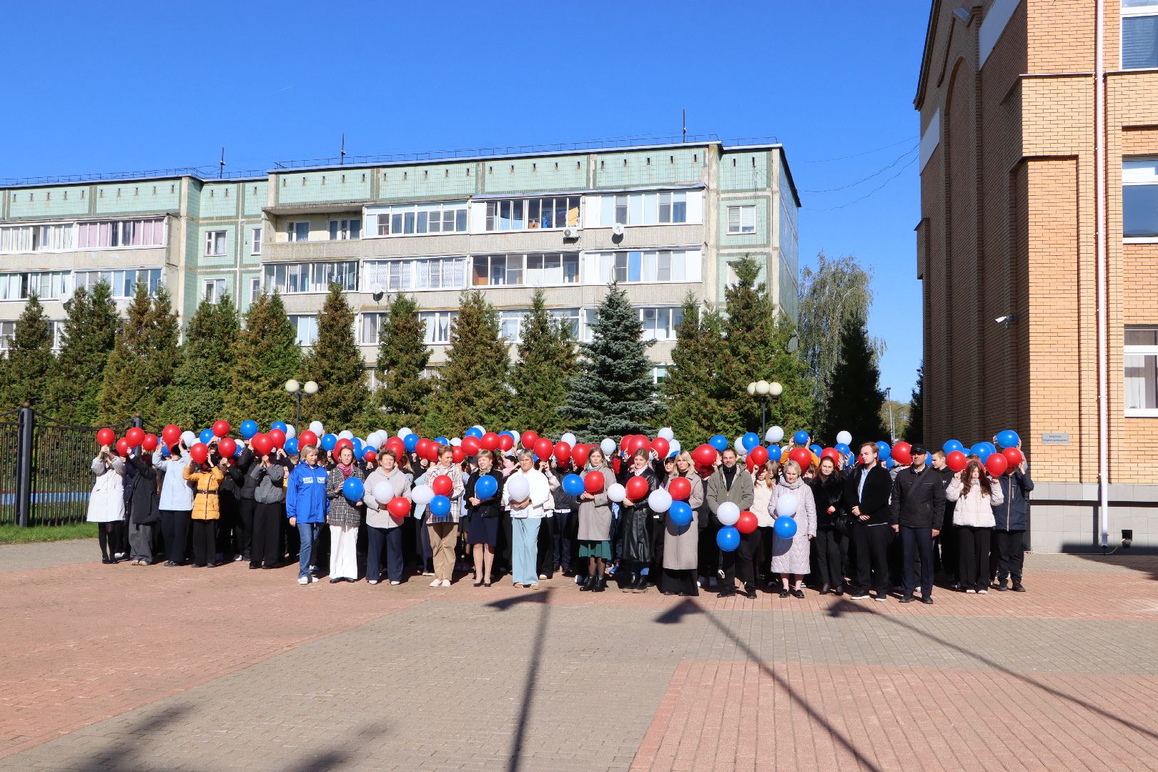 день воссоединения, серебряные пруды,  молодая гвардия серебряные пруды, флешмоб, школа чуйкова, новые территории,