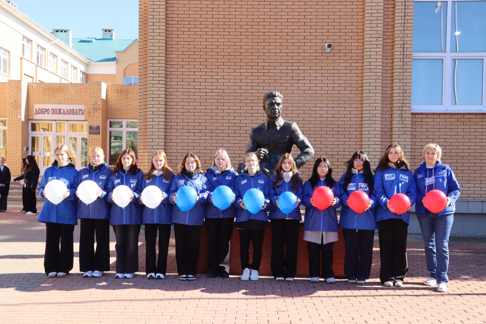 день воссоединения, серебряные пруды,  молодая гвардия серебряные пруды, флешмоб, школа чуйкова, новые территории,
