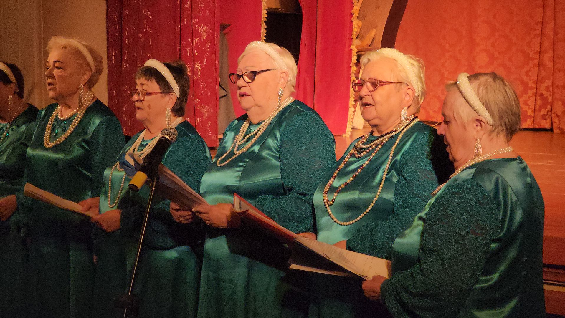 долгопрудный, дк нефтяник, ивушка, день пожилого человека, активное долголетие,