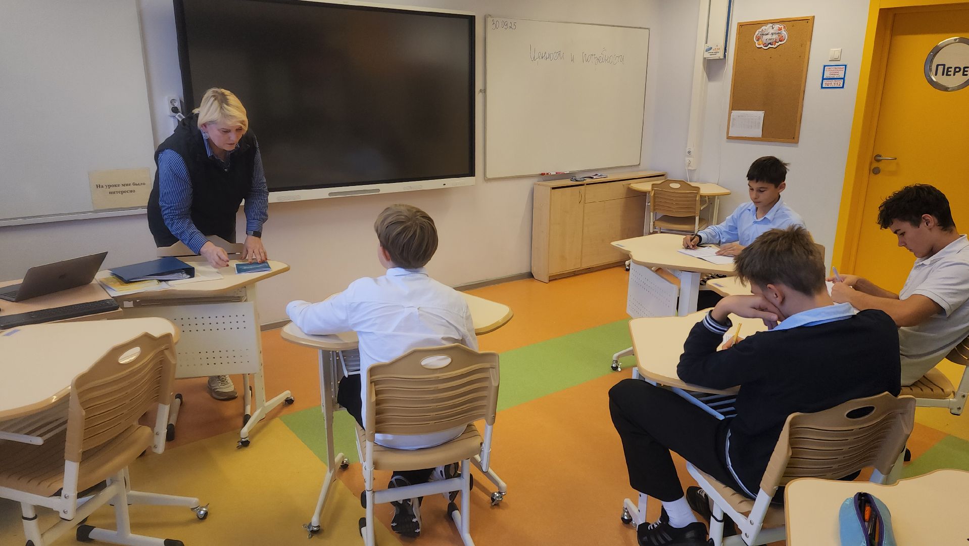 серпухов, школа абсолют, деревня райсеменовское, день учителя в серпухове,