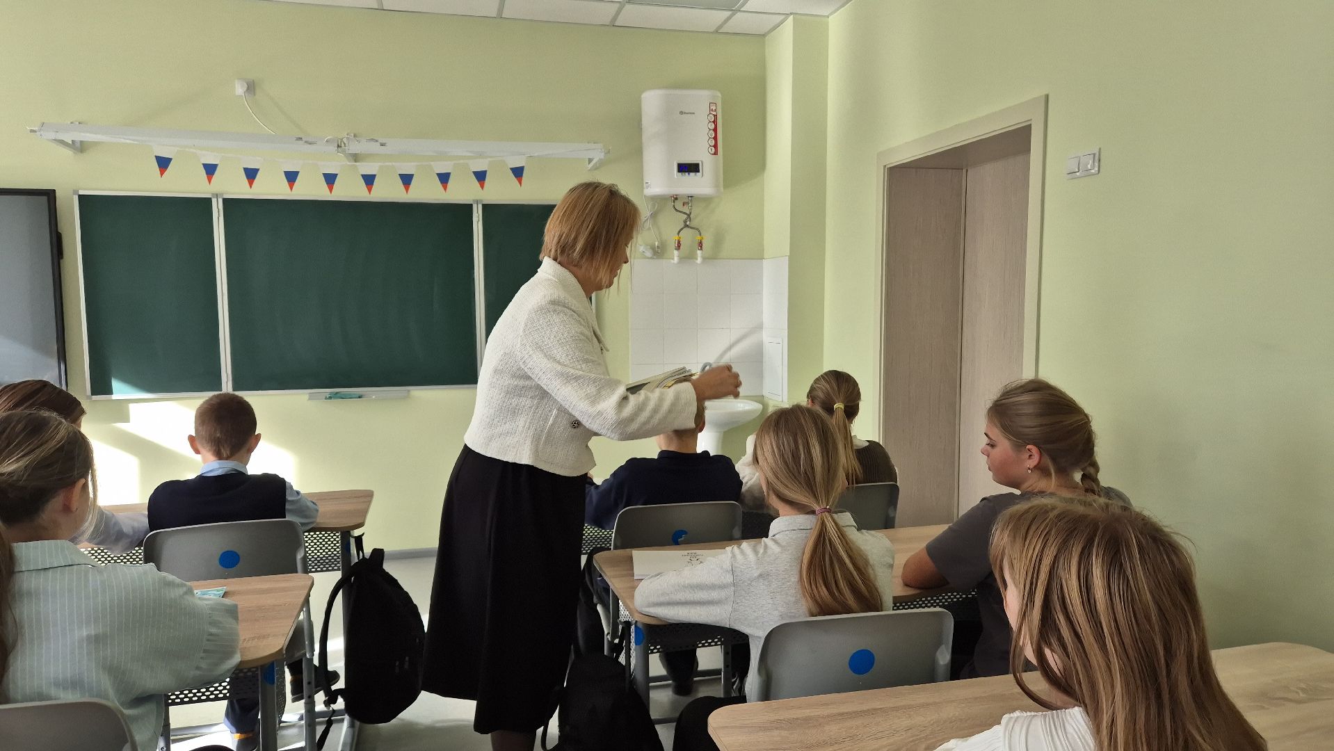 демихово лицей, учитель изо,