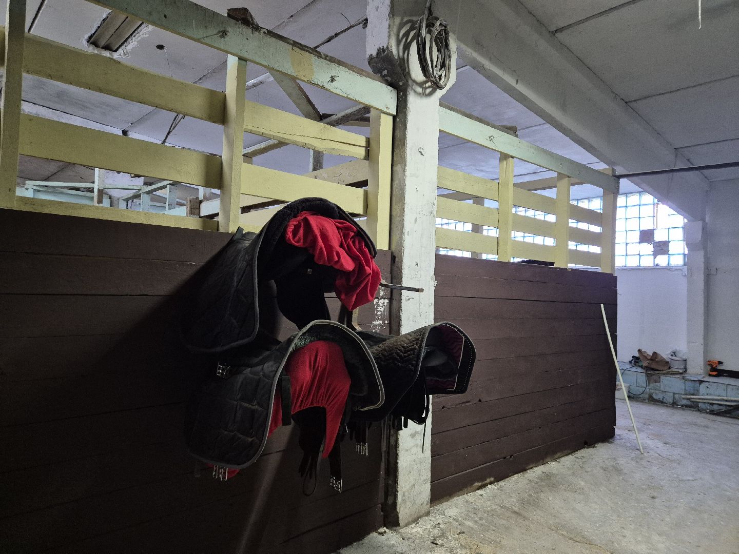 частная конюшня, конный спорт, благоустройство конюшни,