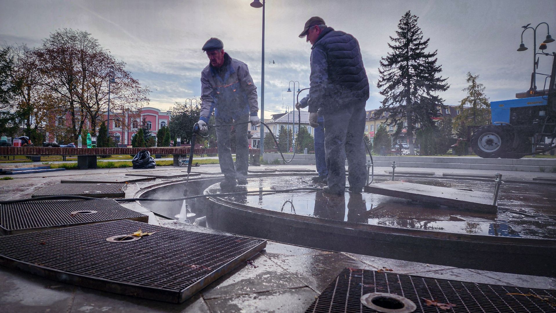 бронницы, отключение фонтана в бронницах, подготовка фонтана к зиме, сухой фонтан в бронницах,