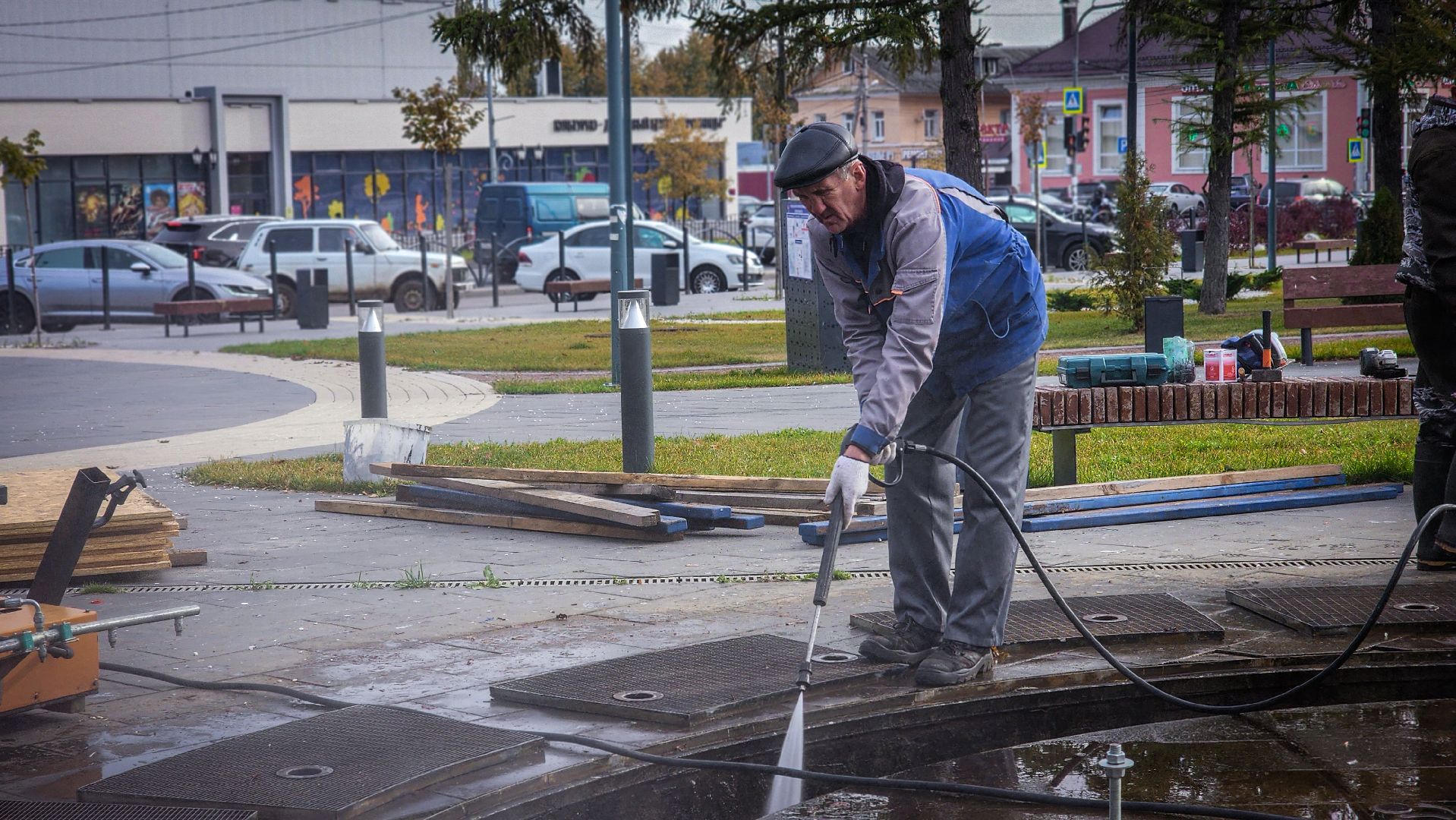 бронницы, отключение фонтана в бронницах, подготовка фонтана к зиме, сухой фонтан в бронницах,
