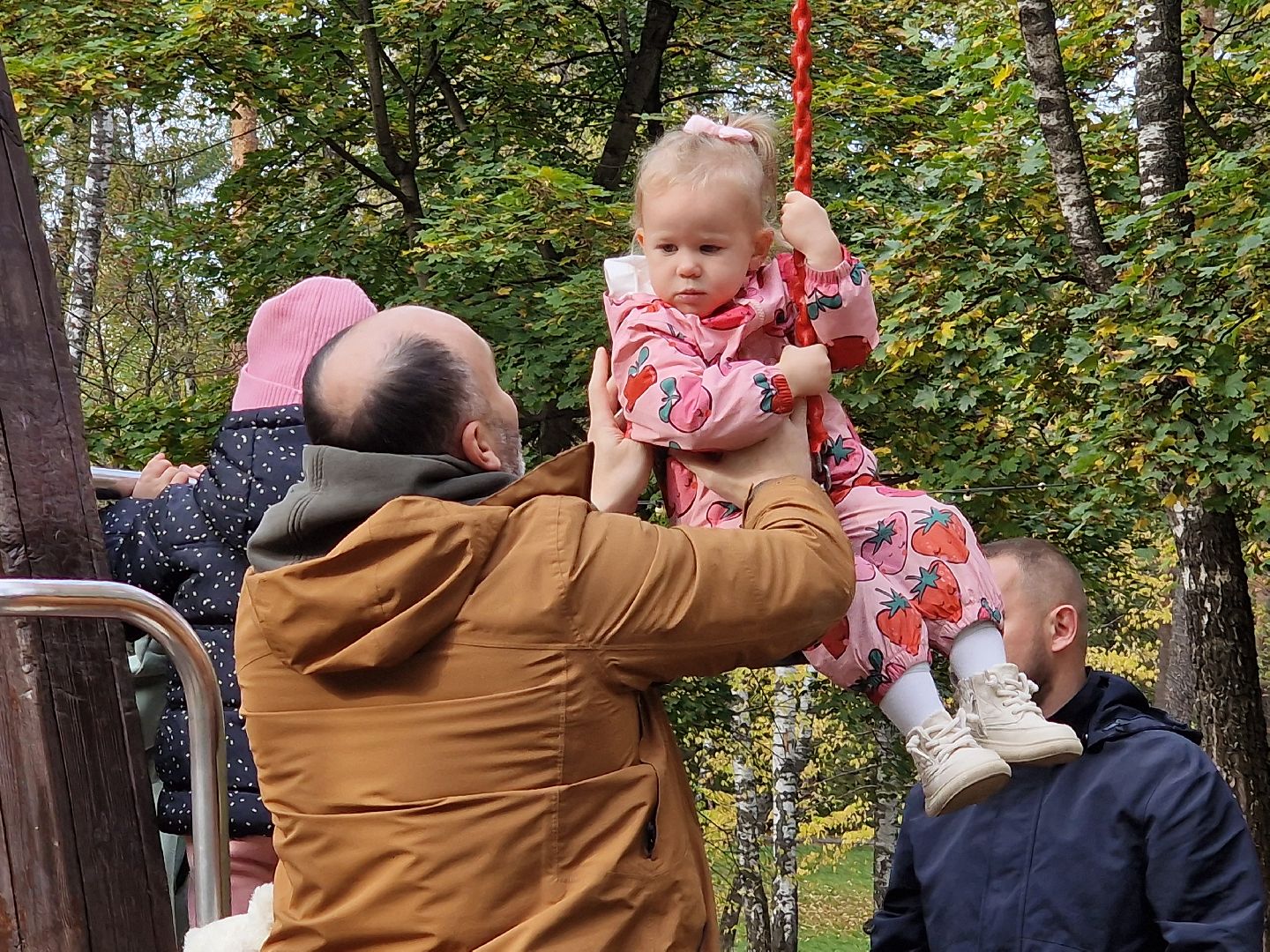 сломанную тарзанку починили в балашихе по просьбам жителей,парк пехорка балашиха,